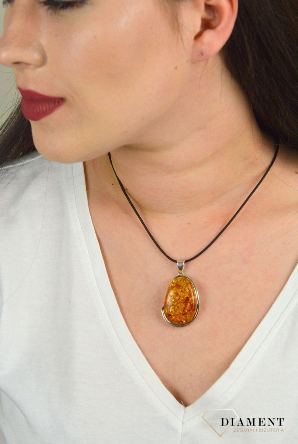 Zawieszka z bursztynem w srebrnej oprawie DIA-ZAW-4495-925.jpg