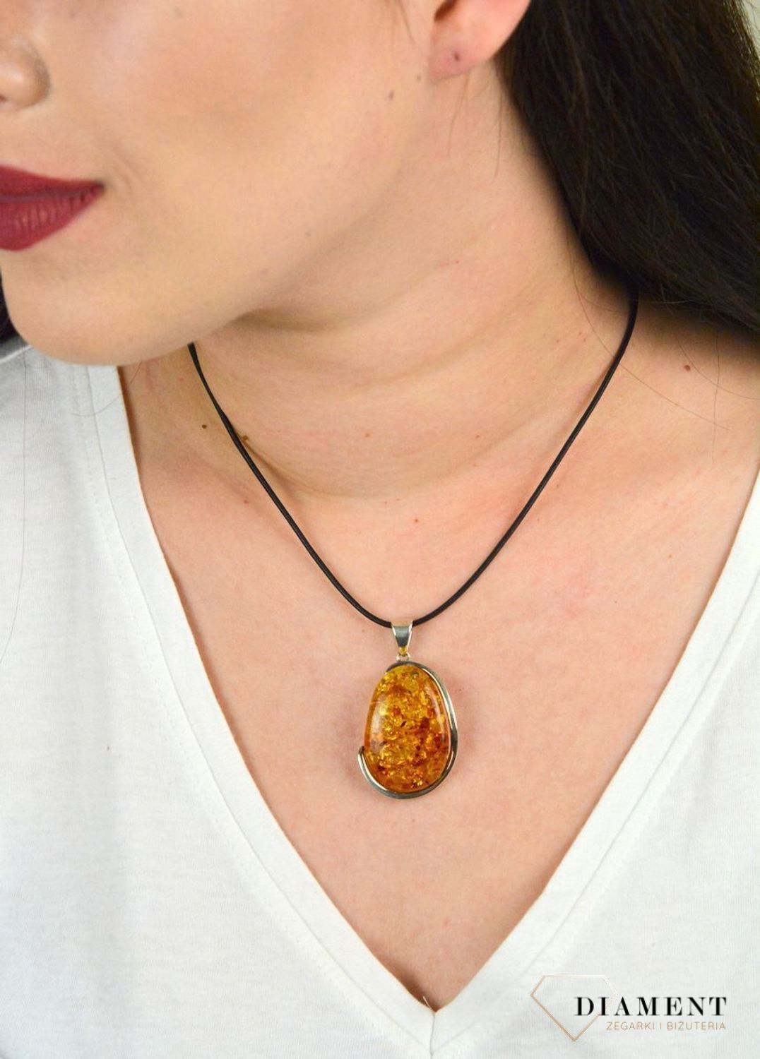 Zawieszka z bursztynem w srebrnej oprawie DIA-ZAW-4495-925.jpg