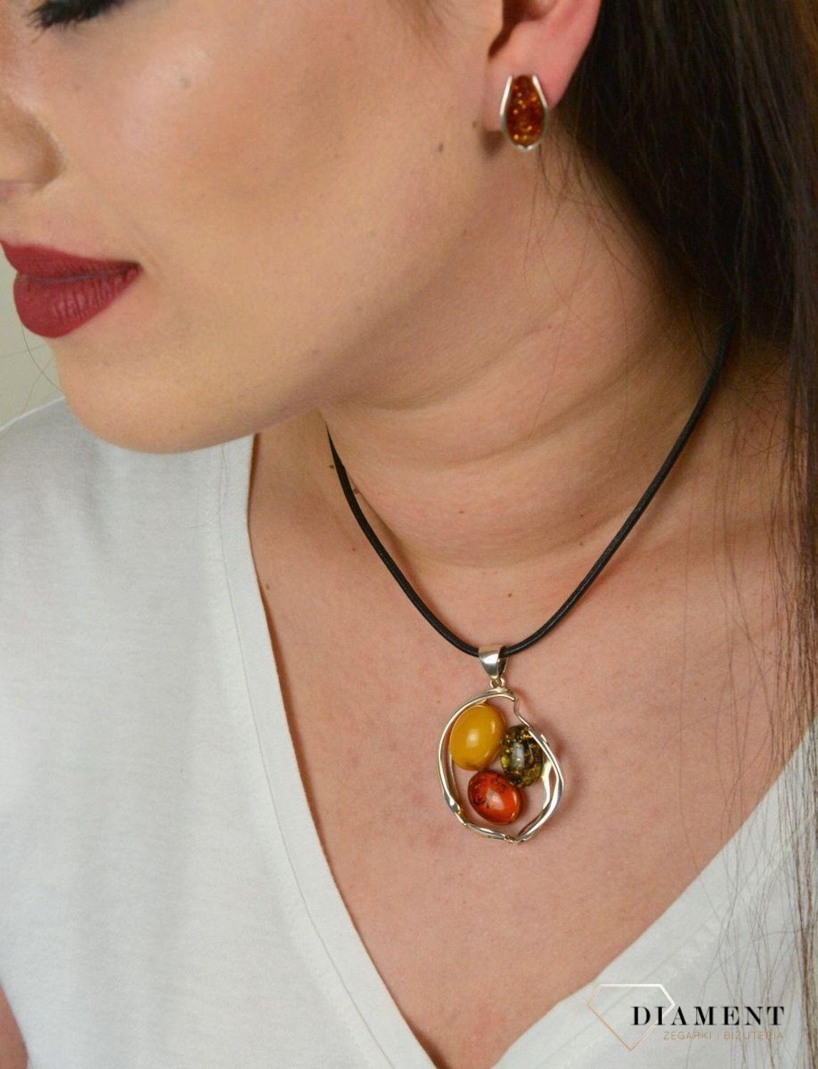 Zawieszka z bursztynami w trzech odcieniach DIA-ZAW-4497-925.jpg