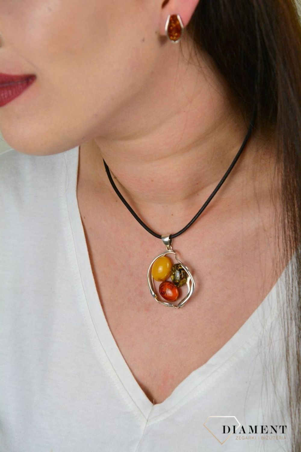 Zawieszka z bursztynami w trzech odcieniach DIA-ZAW-4497-925.jpg