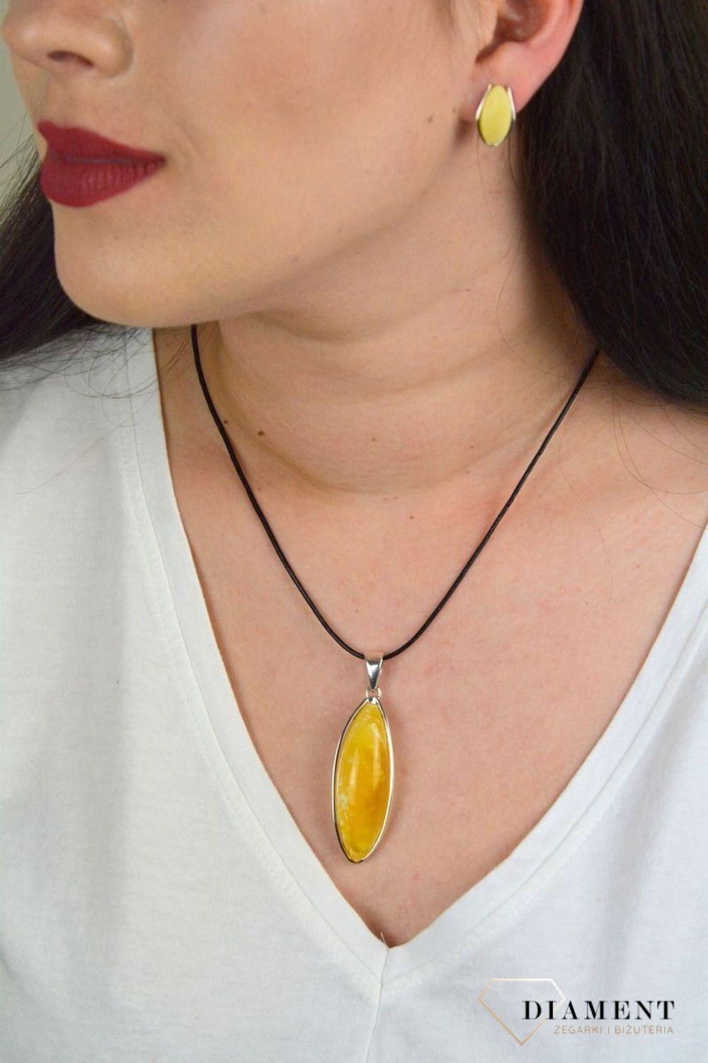 Podłużna zawieszka z miodowym bursztynem DIA-ZAW-4499-925.jpg