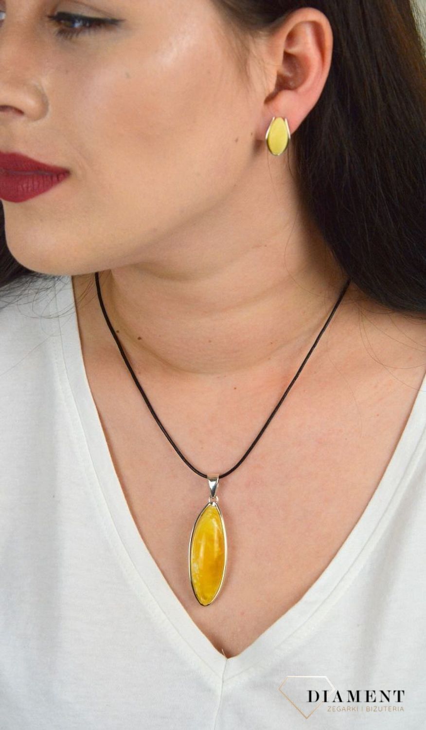 Podłużna zawieszka z miodowym bursztynem DIA-ZAW-4499-925.jpg