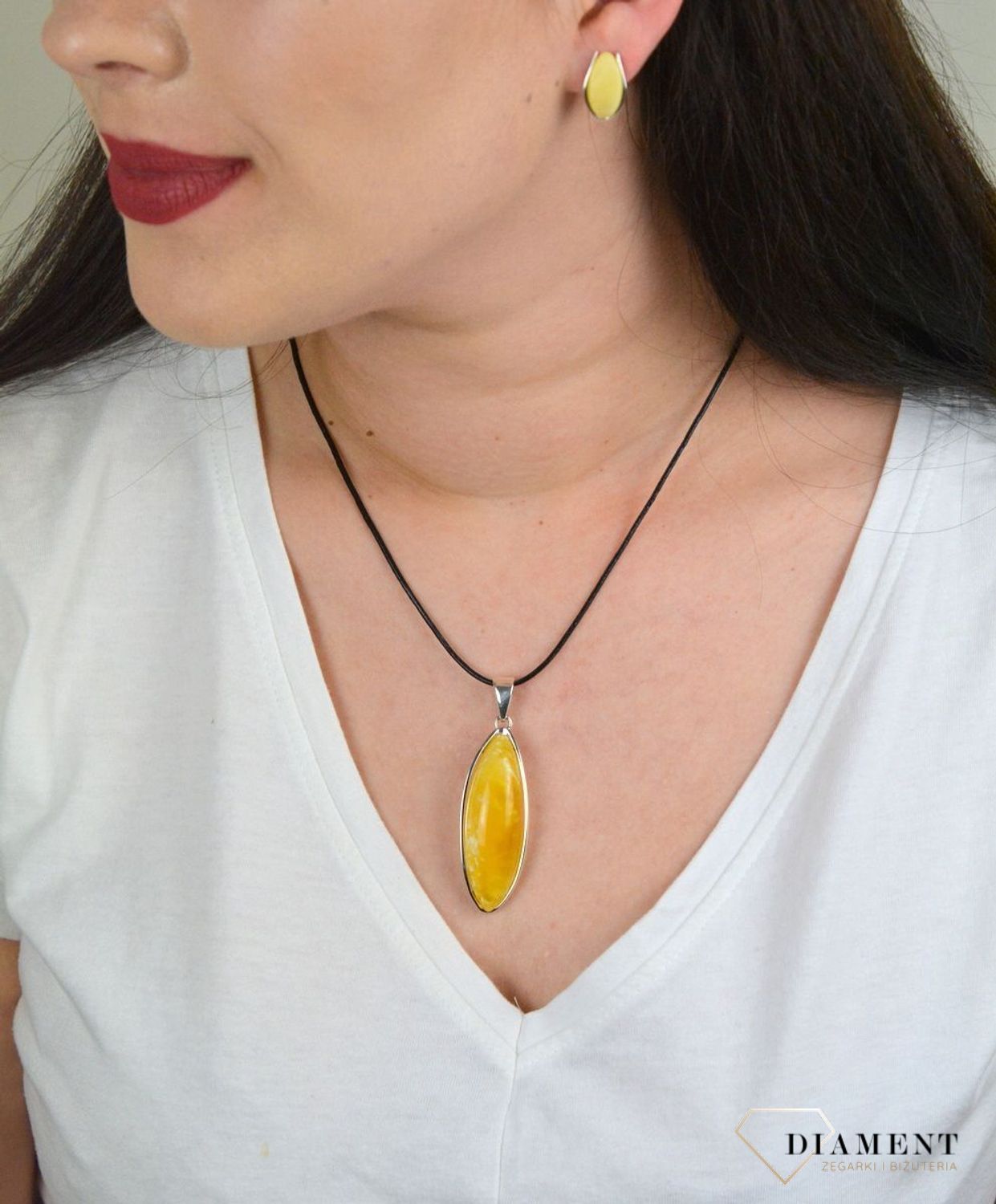 Podłużna zawieszka z miodowym bursztynem DIA-ZAW-4499-925.jpg