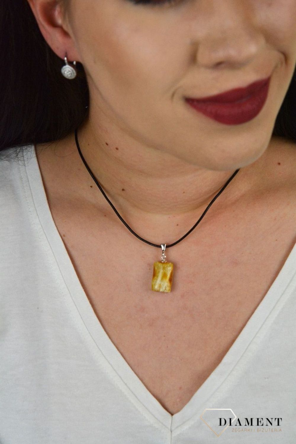 Zawieszka  z bursztynem w kształcie kwadratu DIA-ZAW-4540-925.jpg