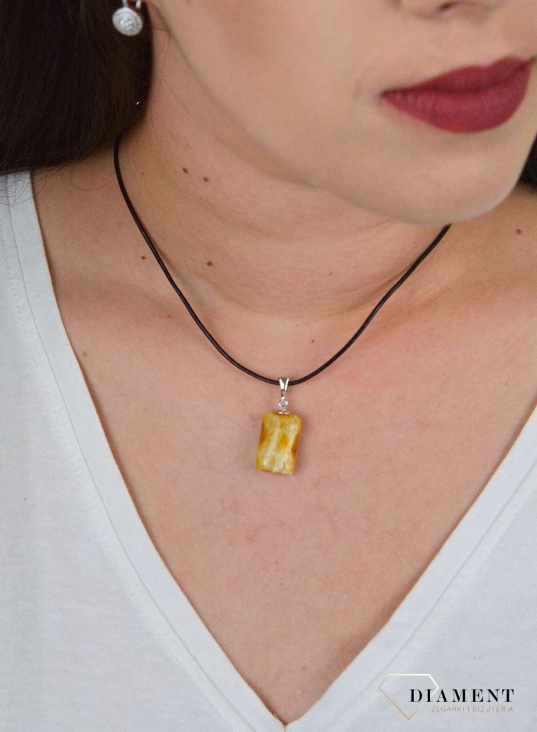 Zawieszka  z bursztynem w kształcie kwadratu DIA-ZAW-4540-925.jpg