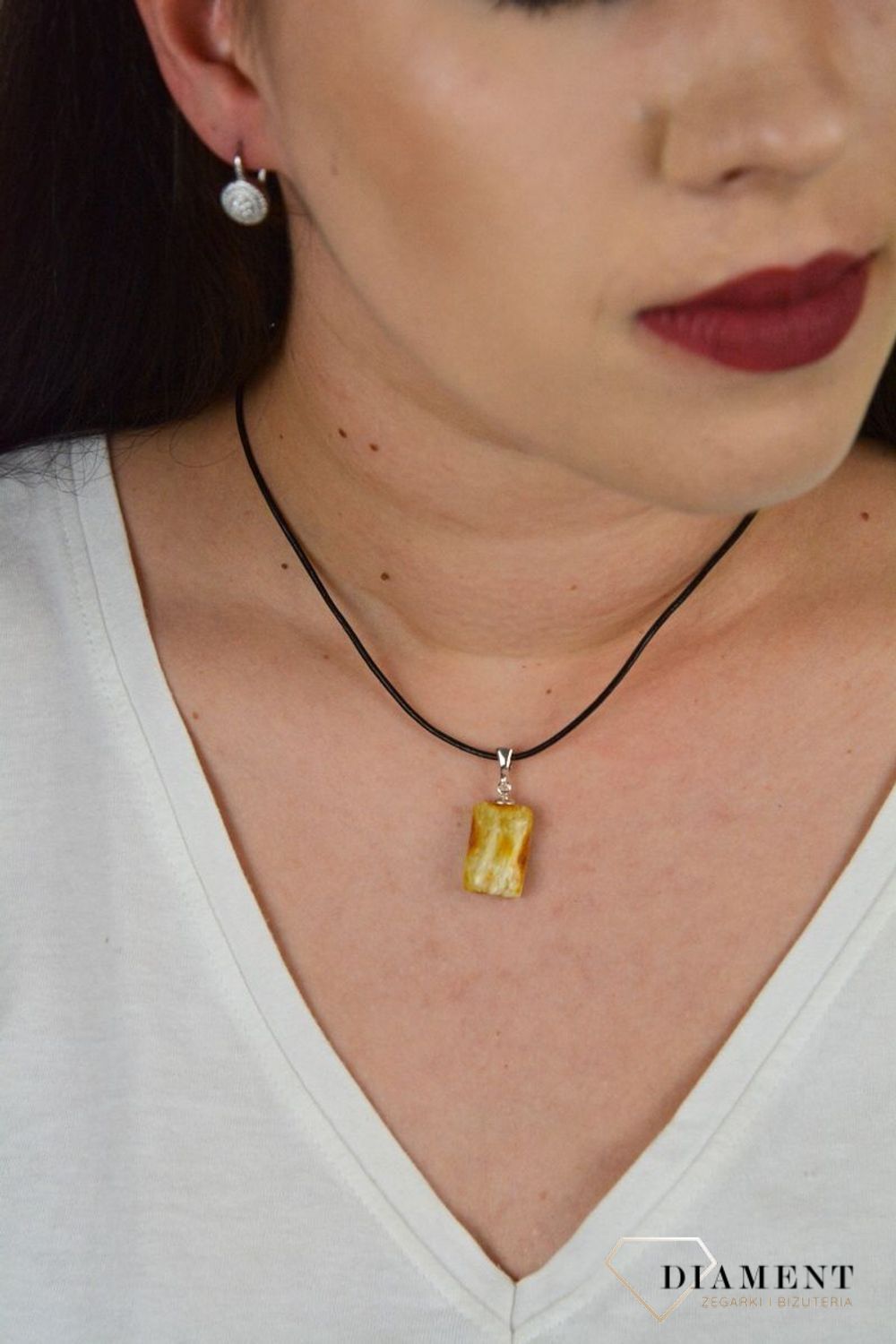 Zawieszka  z bursztynem w kształcie kwadratu DIA-ZAW-4540-925.jpg