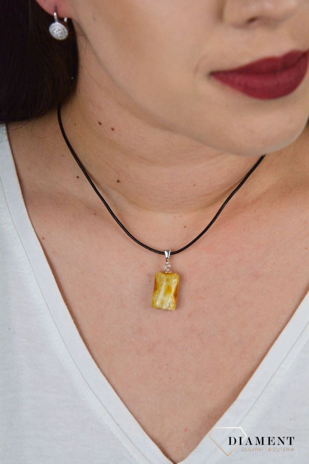 Zawieszka  z bursztynem w kształcie kwadratu DIA-ZAW-4540-925.jpg