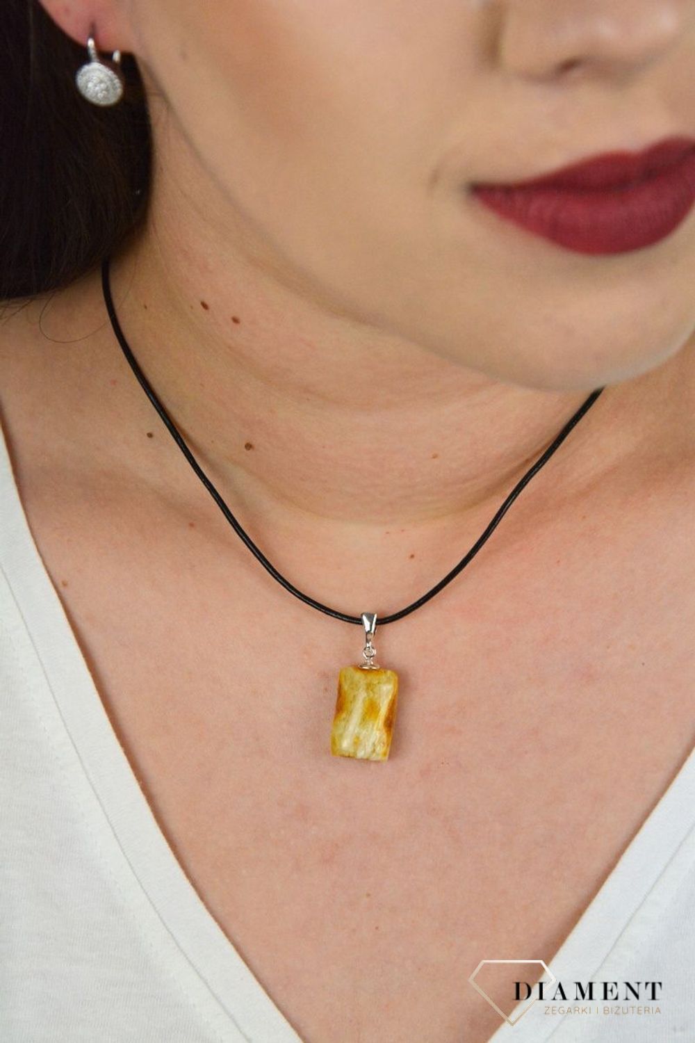 Zawieszka  z bursztynem w kształcie kwadratu DIA-ZAW-4540-925.jpg