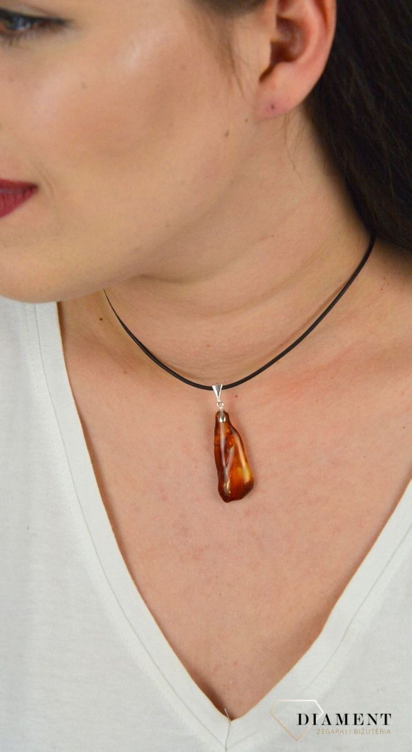 Zawieszka z miodowym bursztynem o ciekawym kształcie DIA-ZAW-4541-925.jpg