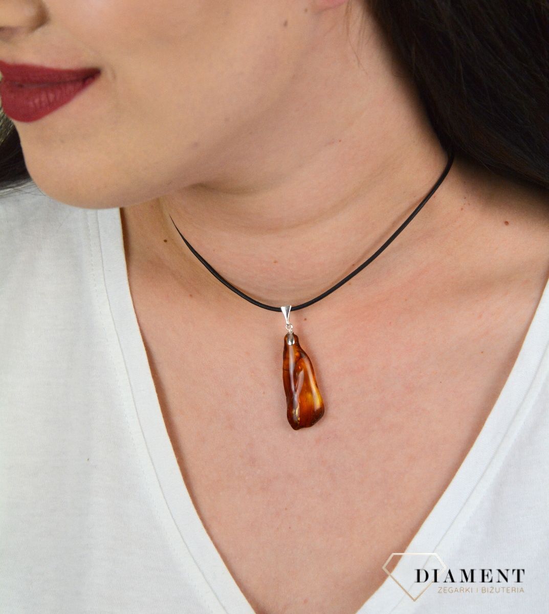 Zawieszka z miodowym bursztynem o ciekawym kształcie DIA-ZAW-4541-925.jpg