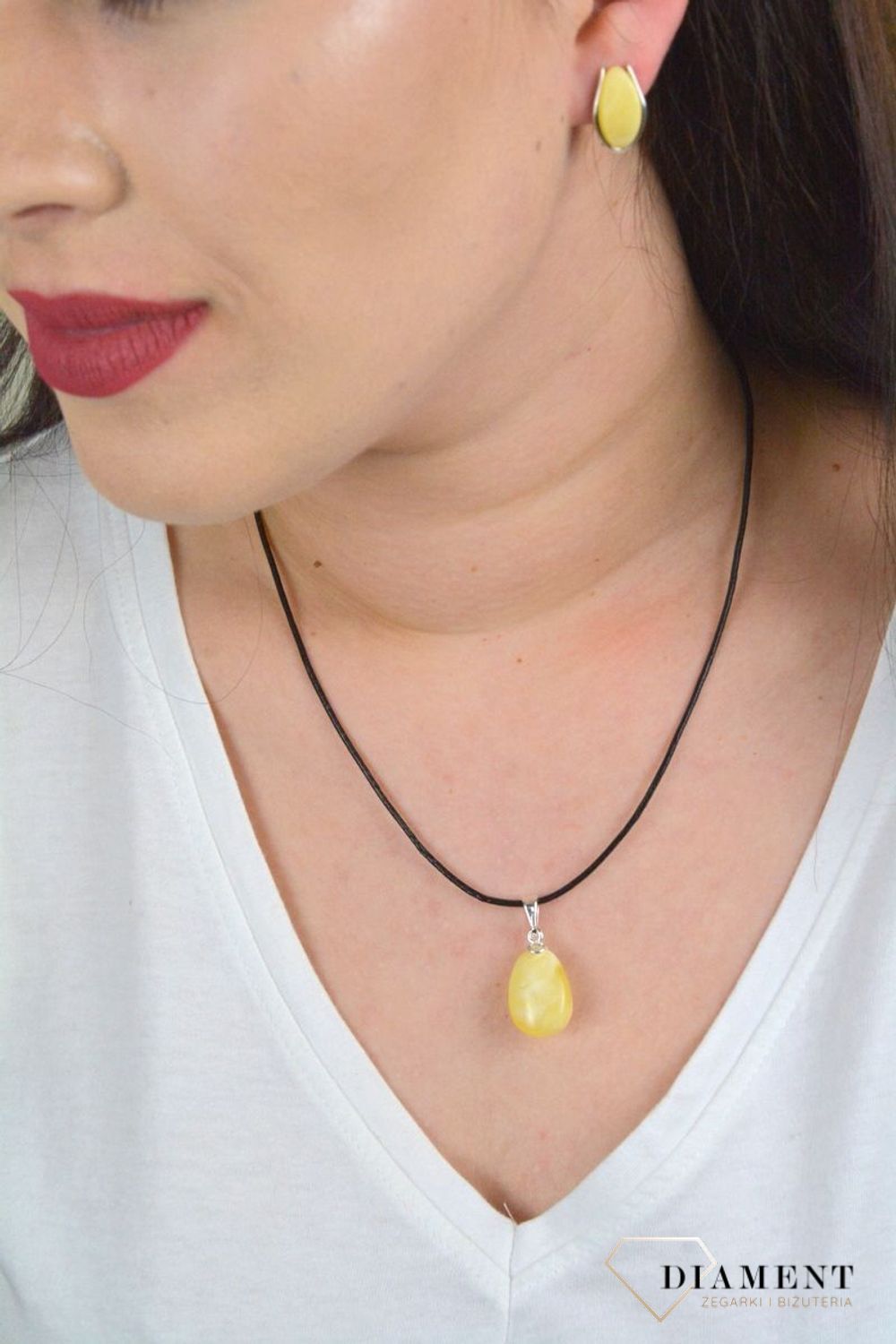 Zawieszka srebrna z bursztynem w kolorze żółtym DIA-ZAW-4544-925.jpg