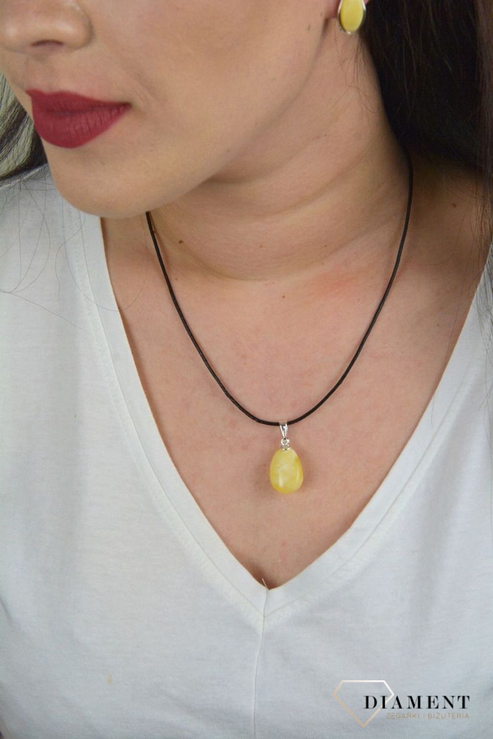 Zawieszka srebrna z bursztynem w kolorze żółtym DIA-ZAW-4544-925.jpg