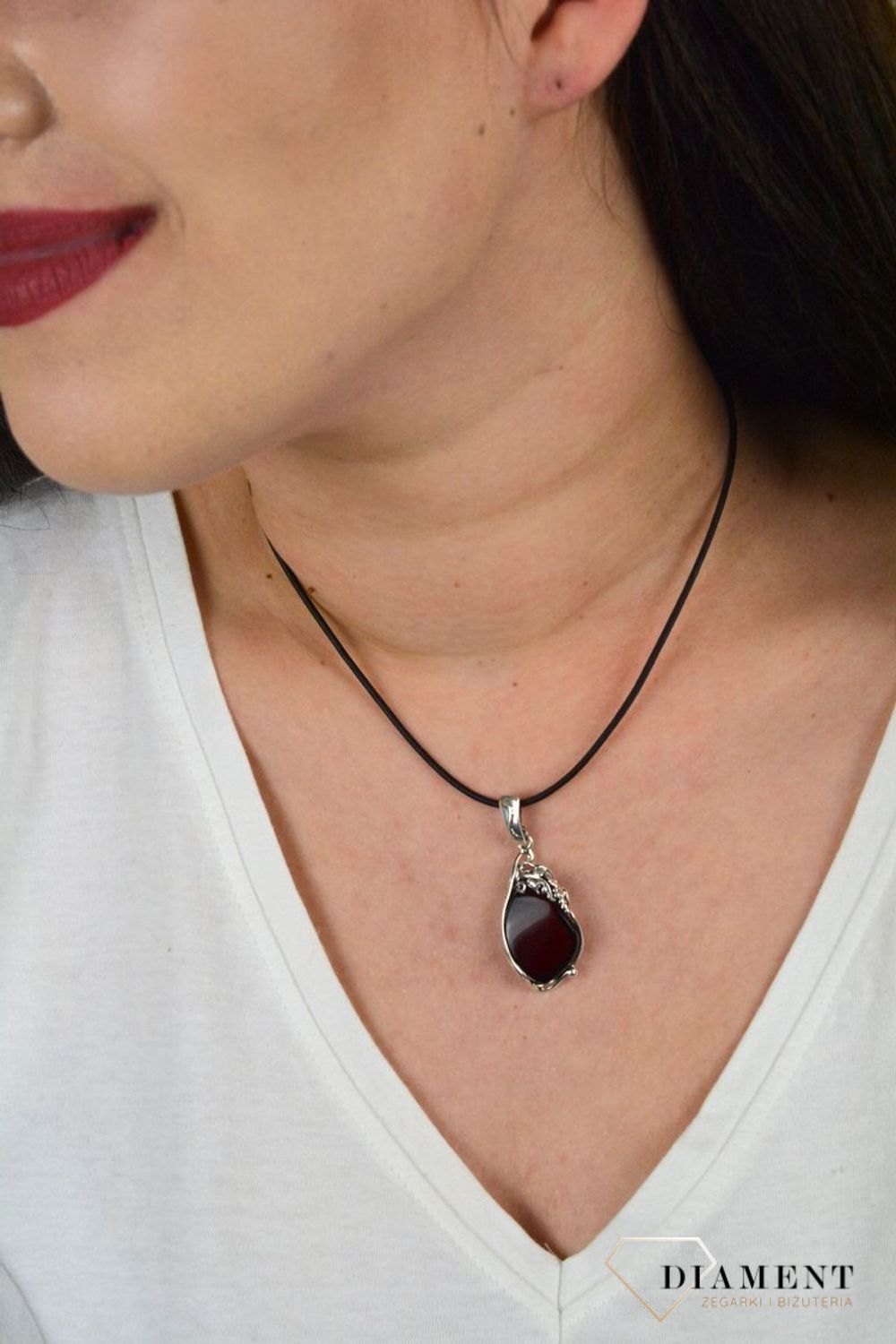 Zawieszka srebrna z ciemnym bursztynem DIA-ZAW-4545-925.jpg