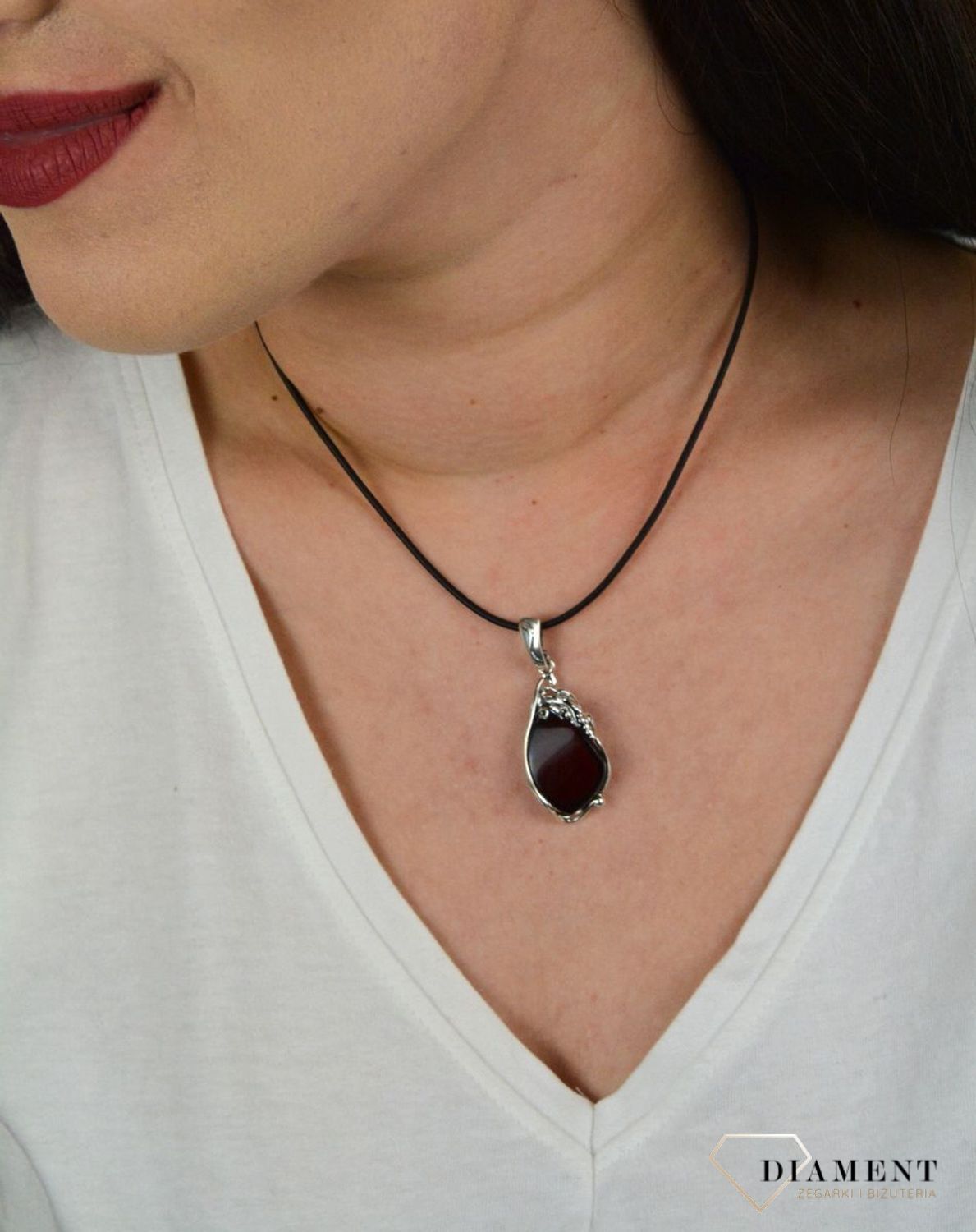 Zawieszka srebrna z ciemnym bursztynem DIA-ZAW-4545-925.jpg