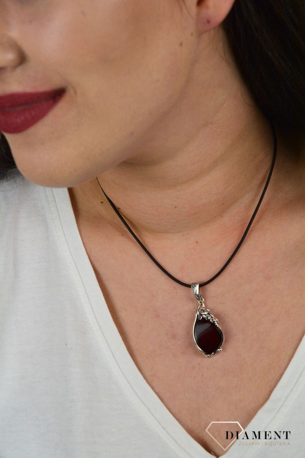 Zawieszka srebrna z ciemnym bursztynem DIA-ZAW-4545-925.jpg