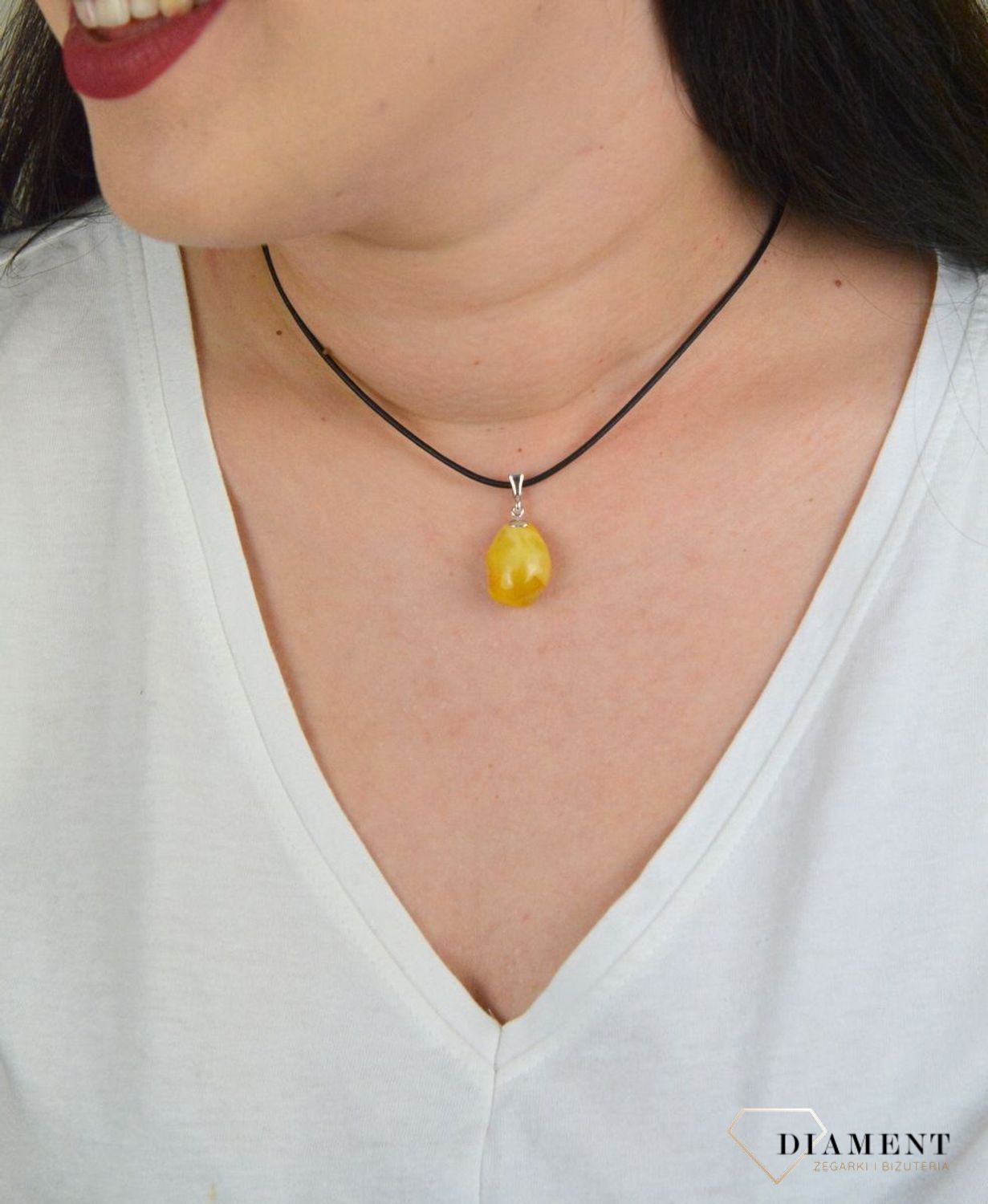 Srebrna zawieszka z mlecznym bursztynem DIA-ZAW-4547-925.jpg