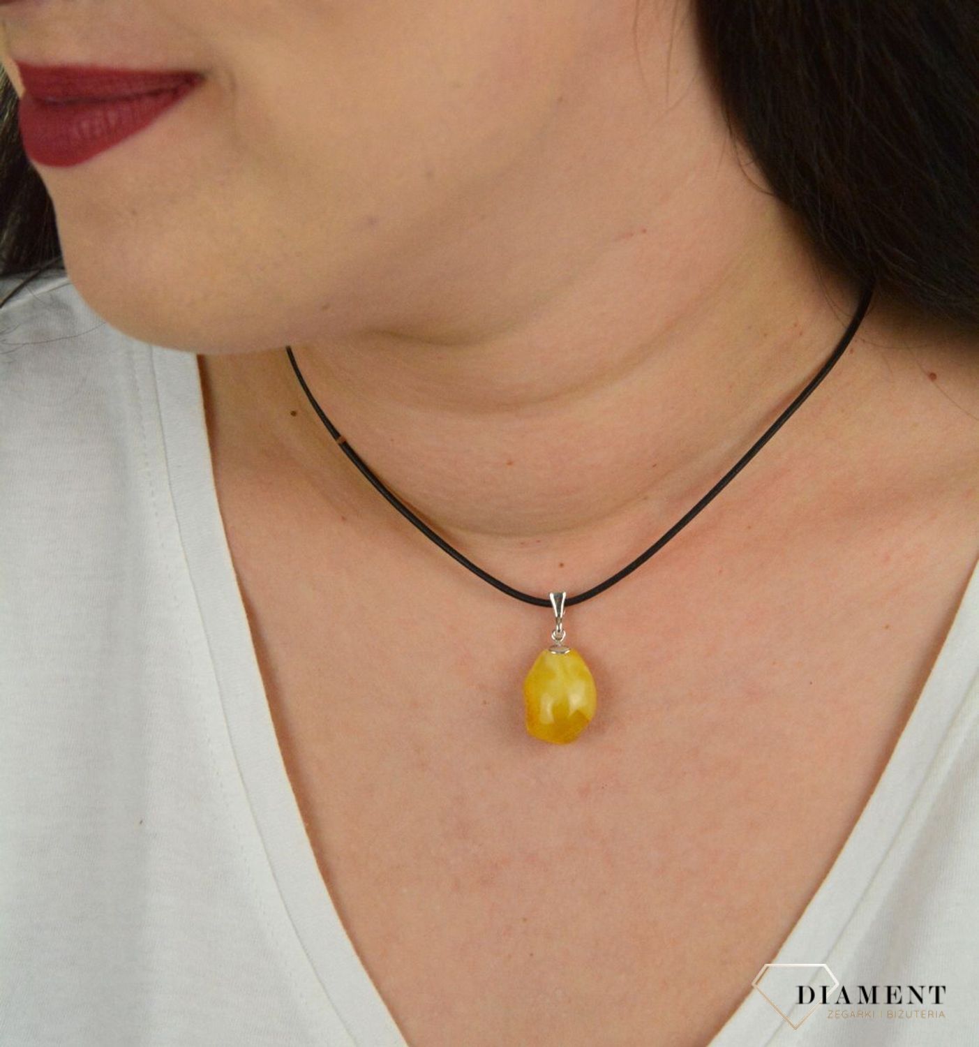 Srebrna zawieszka z mlecznym bursztynem DIA-ZAW-4547-925.jpg