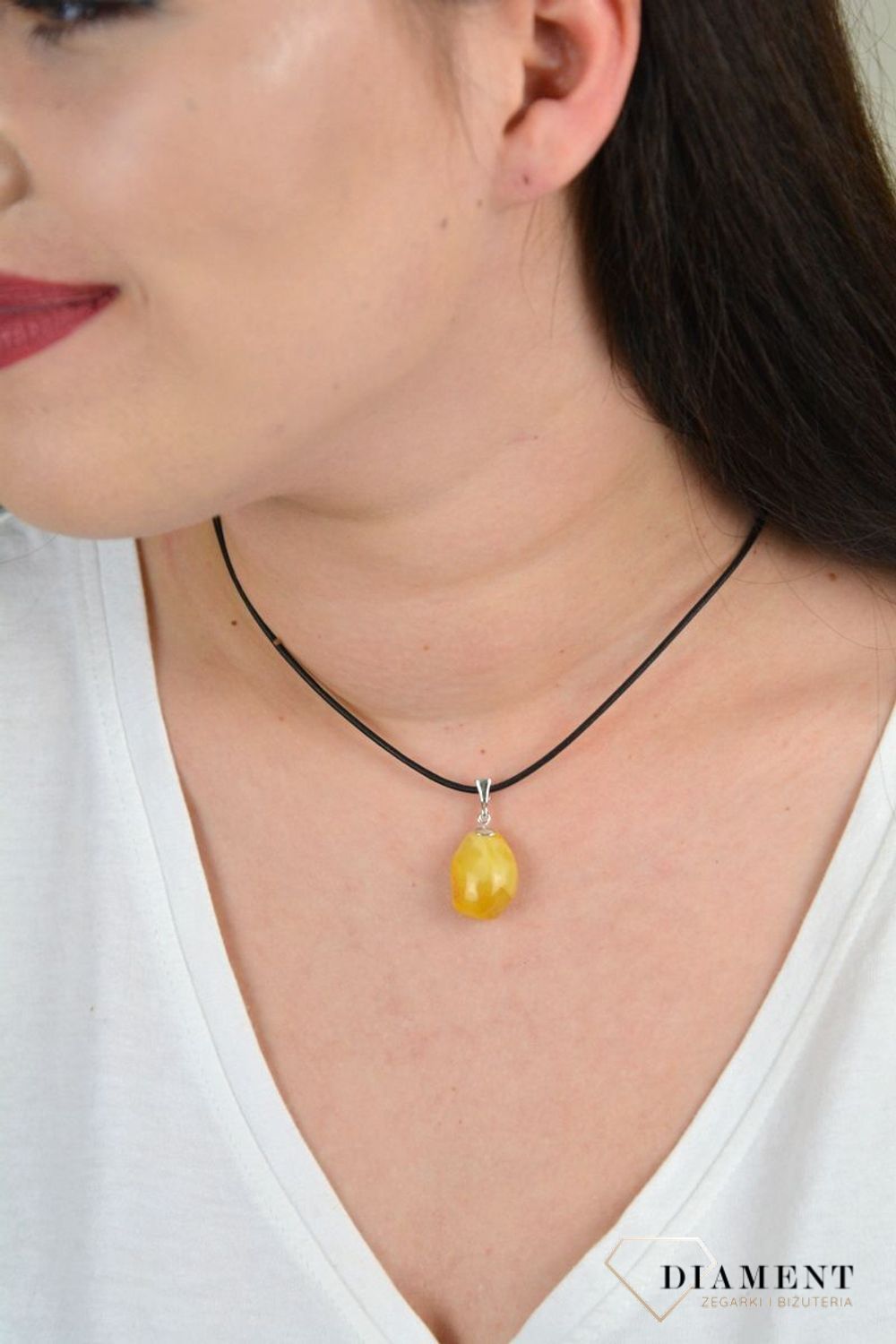 Srebrna zawieszka z mlecznym bursztynem DIA-ZAW-4547-925.jpg