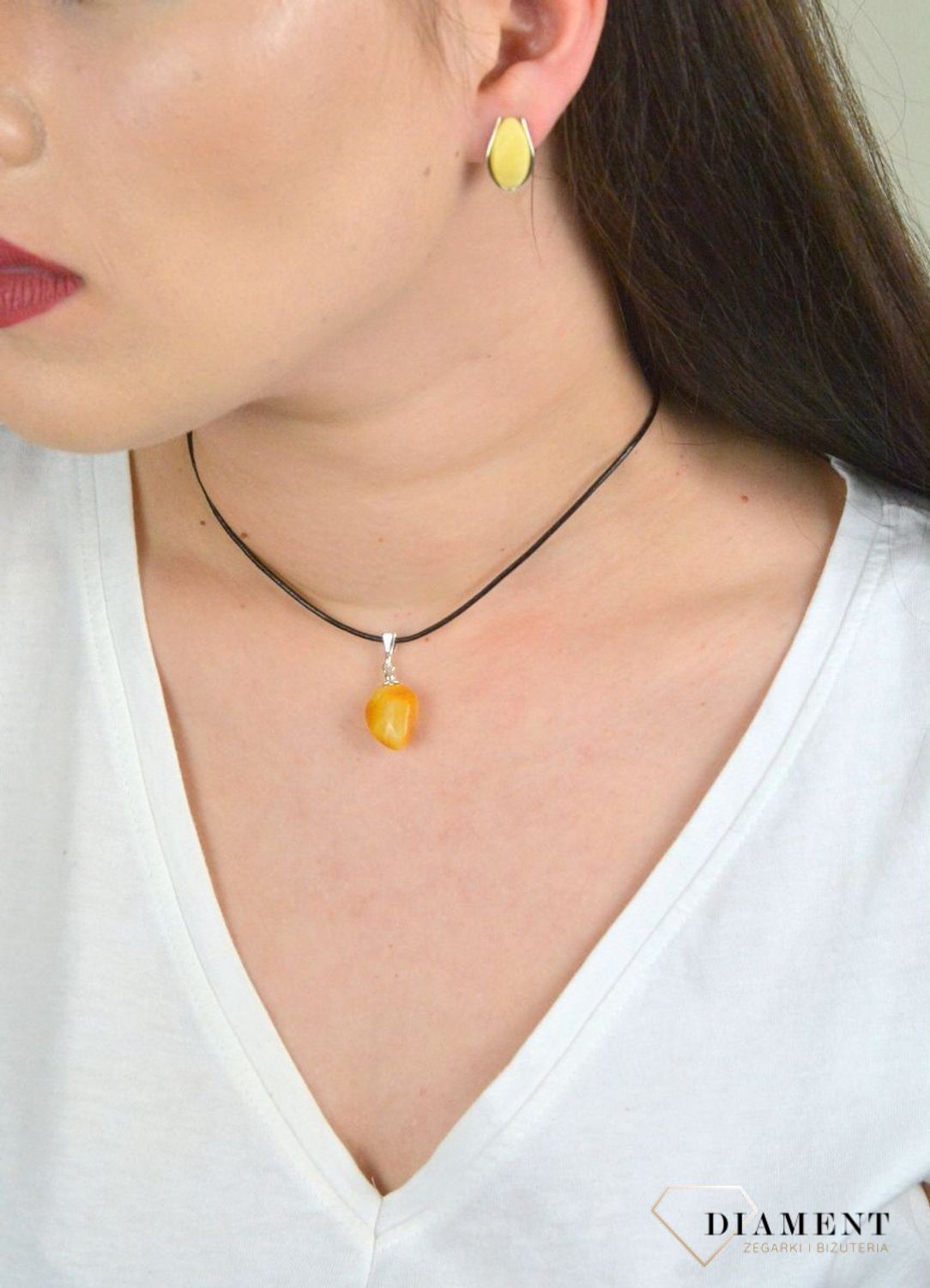 Zawieszka srebrna z bursztynem w kolorze mlecznym DIA-ZAW-4550-925.jpg