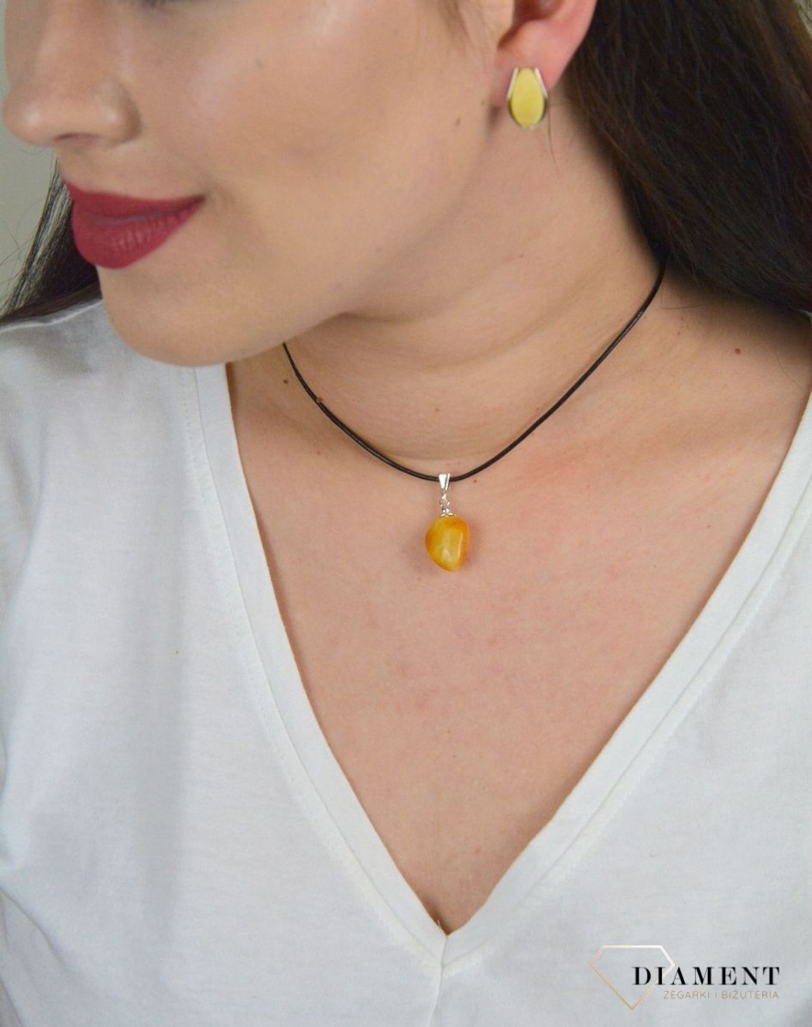 Zawieszka srebrna z bursztynem w kolorze mlecznym DIA-ZAW-4550-925.jpg