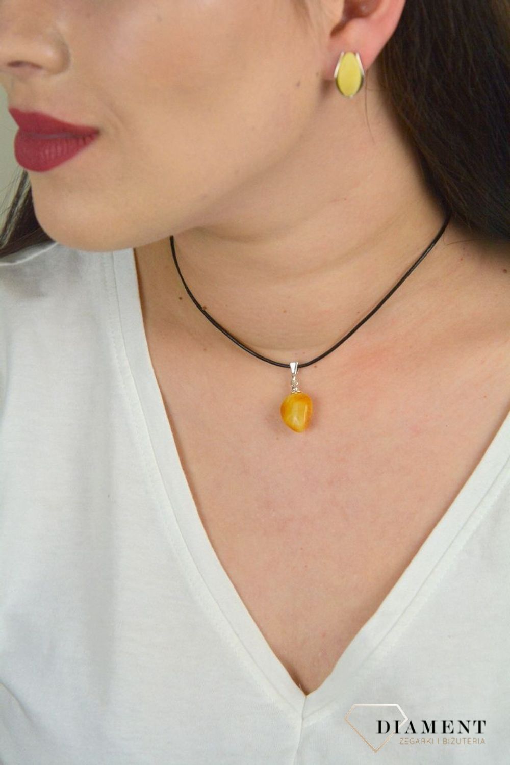 Zawieszka srebrna z bursztynem w kolorze mlecznym DIA-ZAW-4550-925.jpg