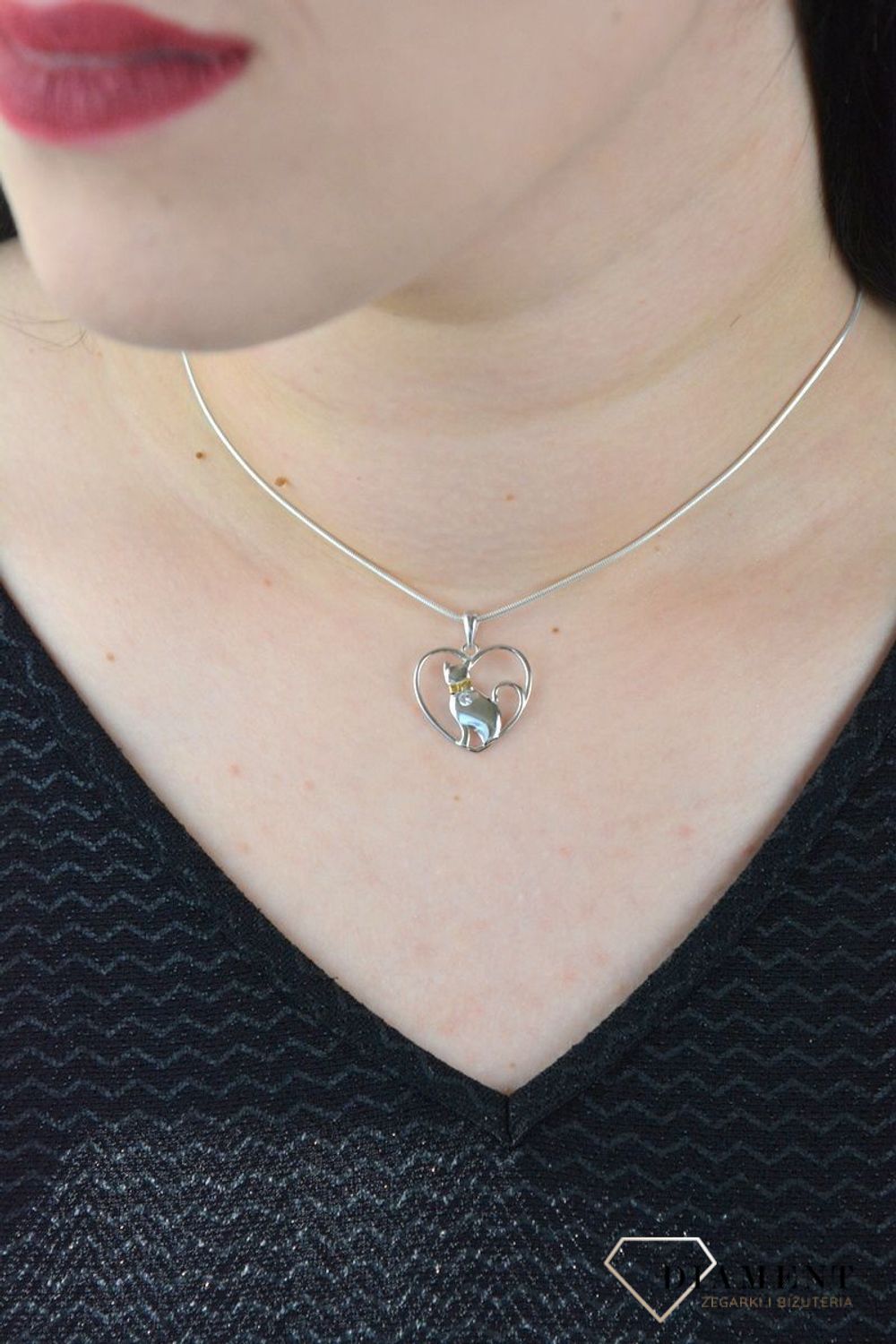Srebrna zawieszka kot w sercu DIA-ZAW-4605-925.jpg