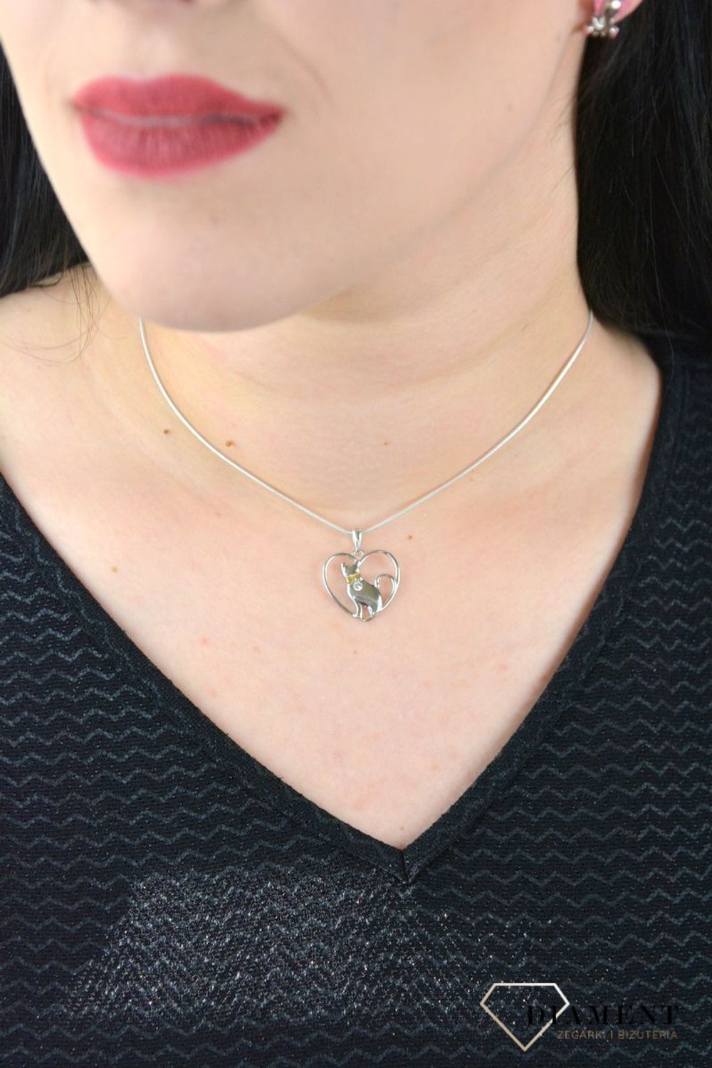 Srebrna zawieszka kot w sercu DIA-ZAW-4605-925.jpg