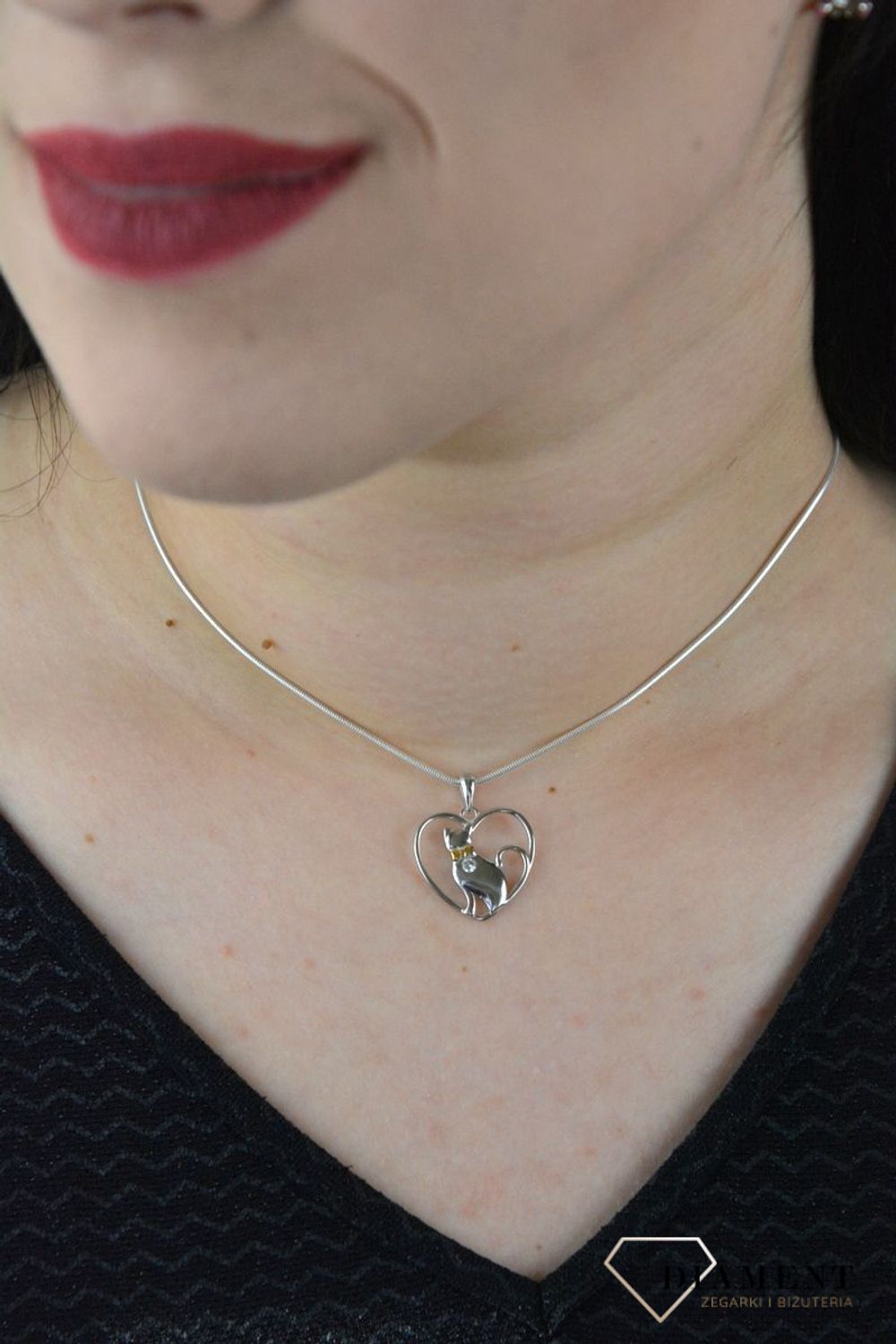 Srebrna zawieszka kot w sercu DIA-ZAW-4605-925.jpg