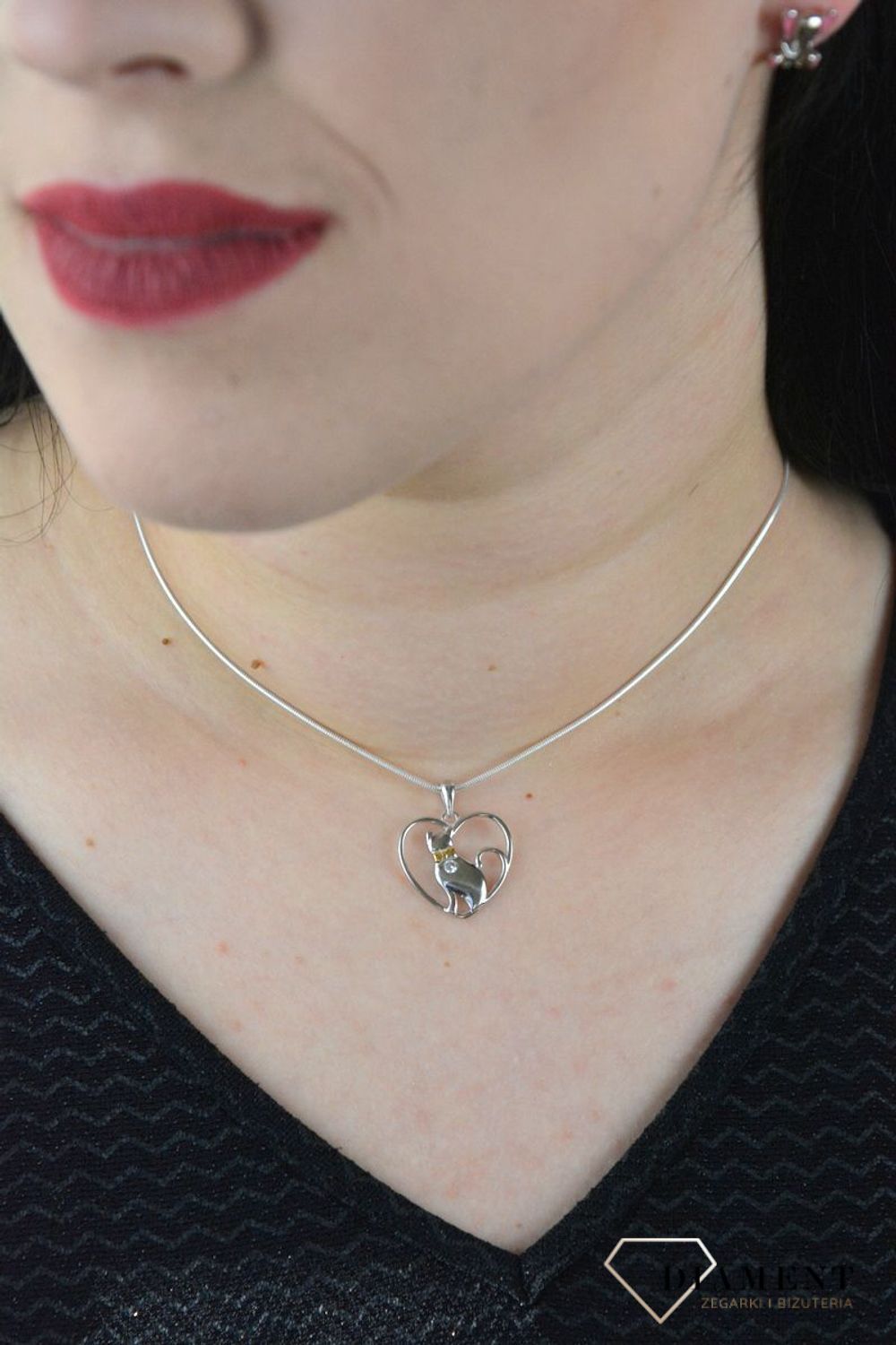 Srebrna zawieszka kot w sercu DIA-ZAW-4605-925.jpg