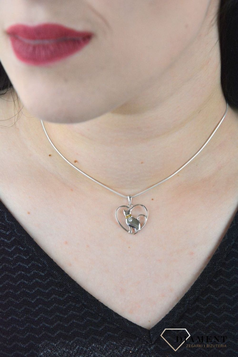 Srebrna zawieszka kot w sercu DIA-ZAW-4605-925.jpg