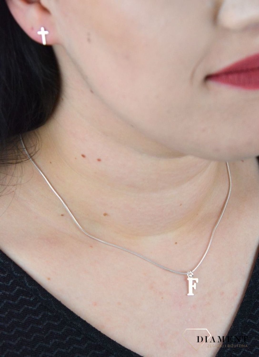 Srebrna zawieszka literka F 1 cm, 925 DIA-ZAW-4611F-925.jpg