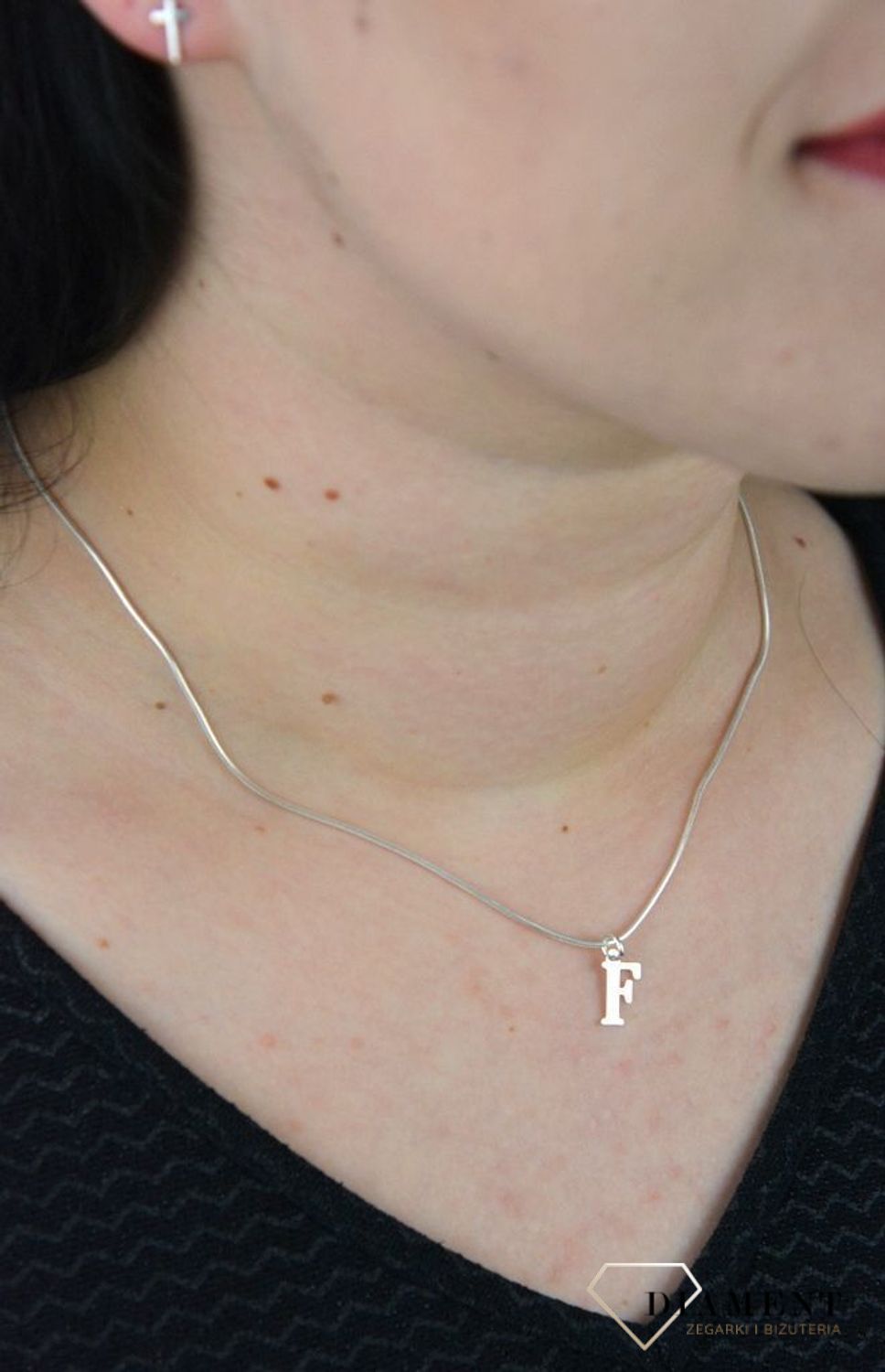 Srebrna zawieszka literka F 1 cm, 925 DIA-ZAW-4611F-925.jpg