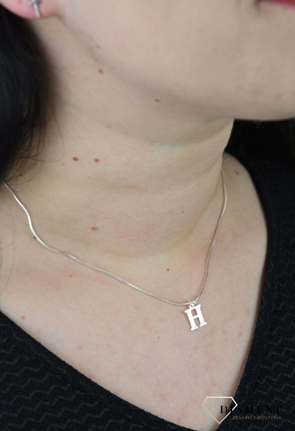 Srebrna zawieszka literka H 1 cm, 925 DIA-ZAW-4611H-925.jpg