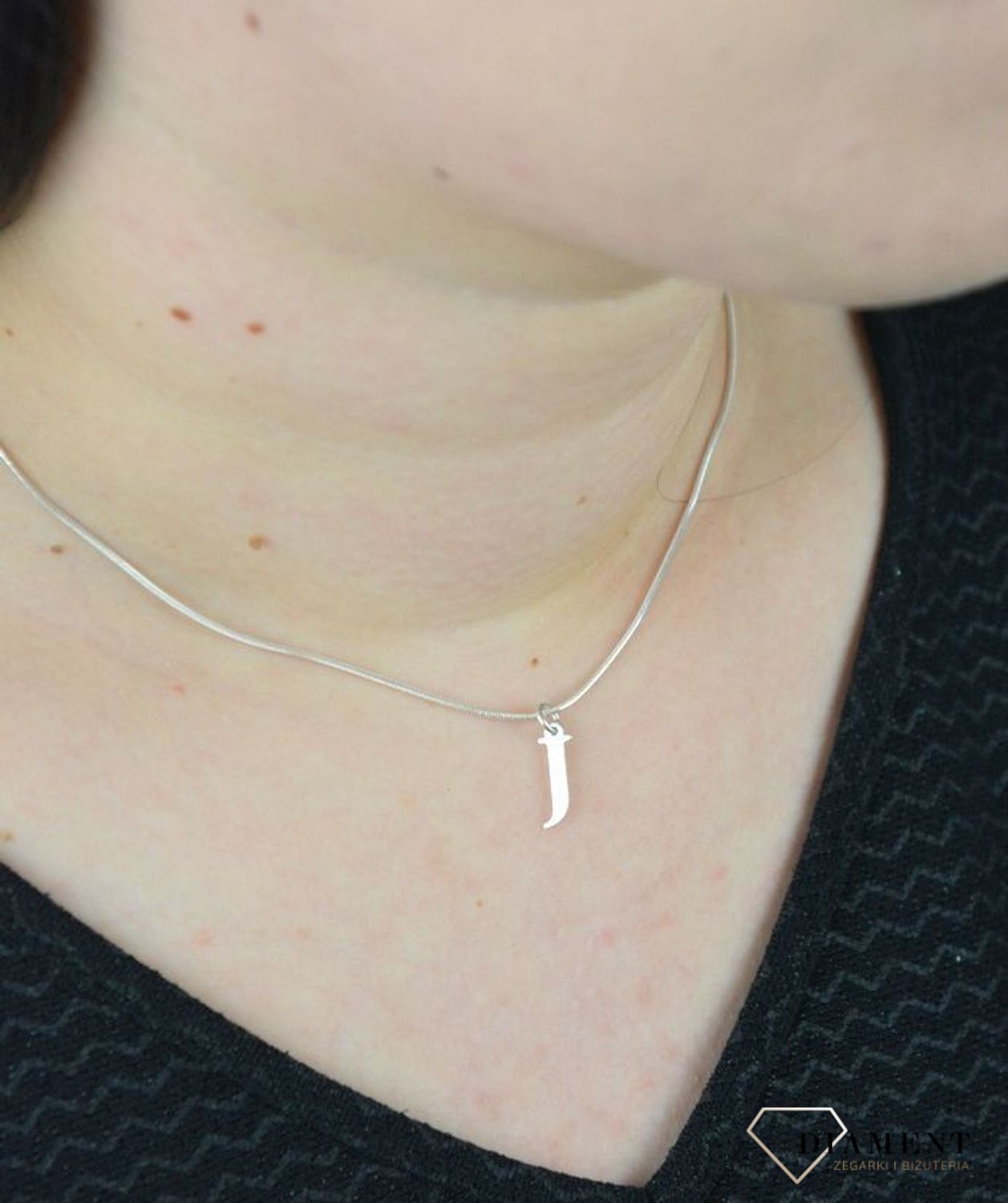 Srebrna zawieszka literka J 1 cm, 925 DIA-ZAW-4611J-925.jpg