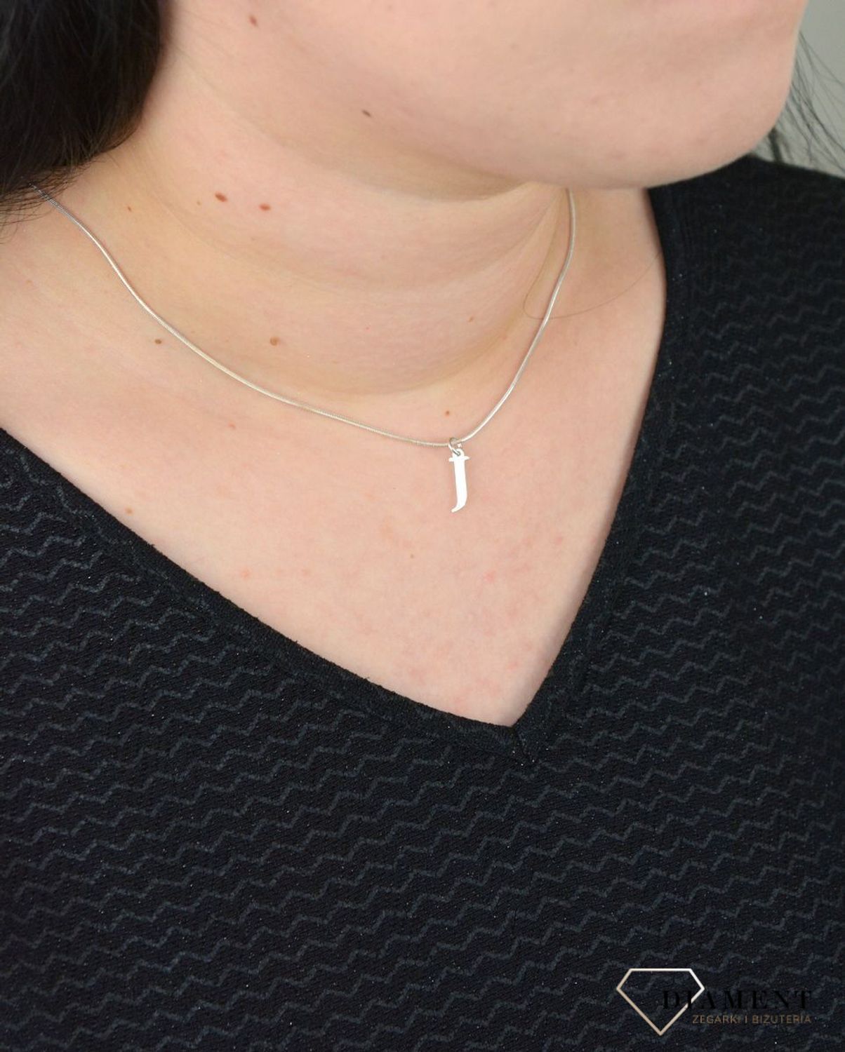 Srebrna zawieszka literka J 1 cm, 925 DIA-ZAW-4611J-925.jpg