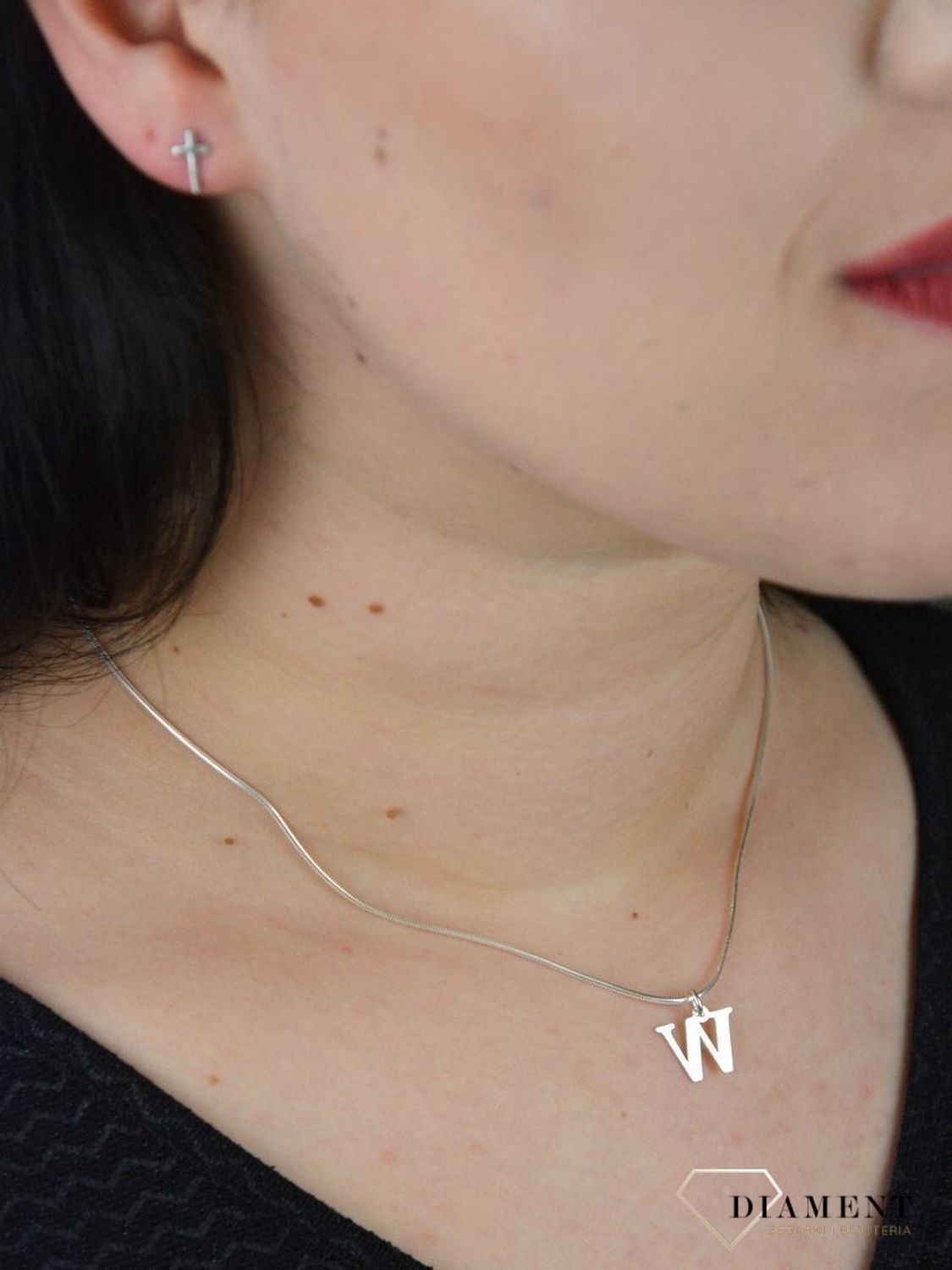 Srebrna zawieszka literka W 1 cm, 925 DIA-ZAW-4611W-925.jpg