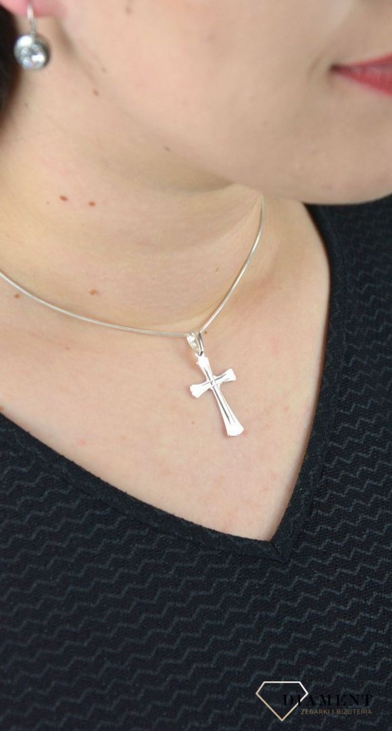Srebrna zawieszka grawerowany gładki krzyżyk 925 DIA-ZAW-4612-925.jpg