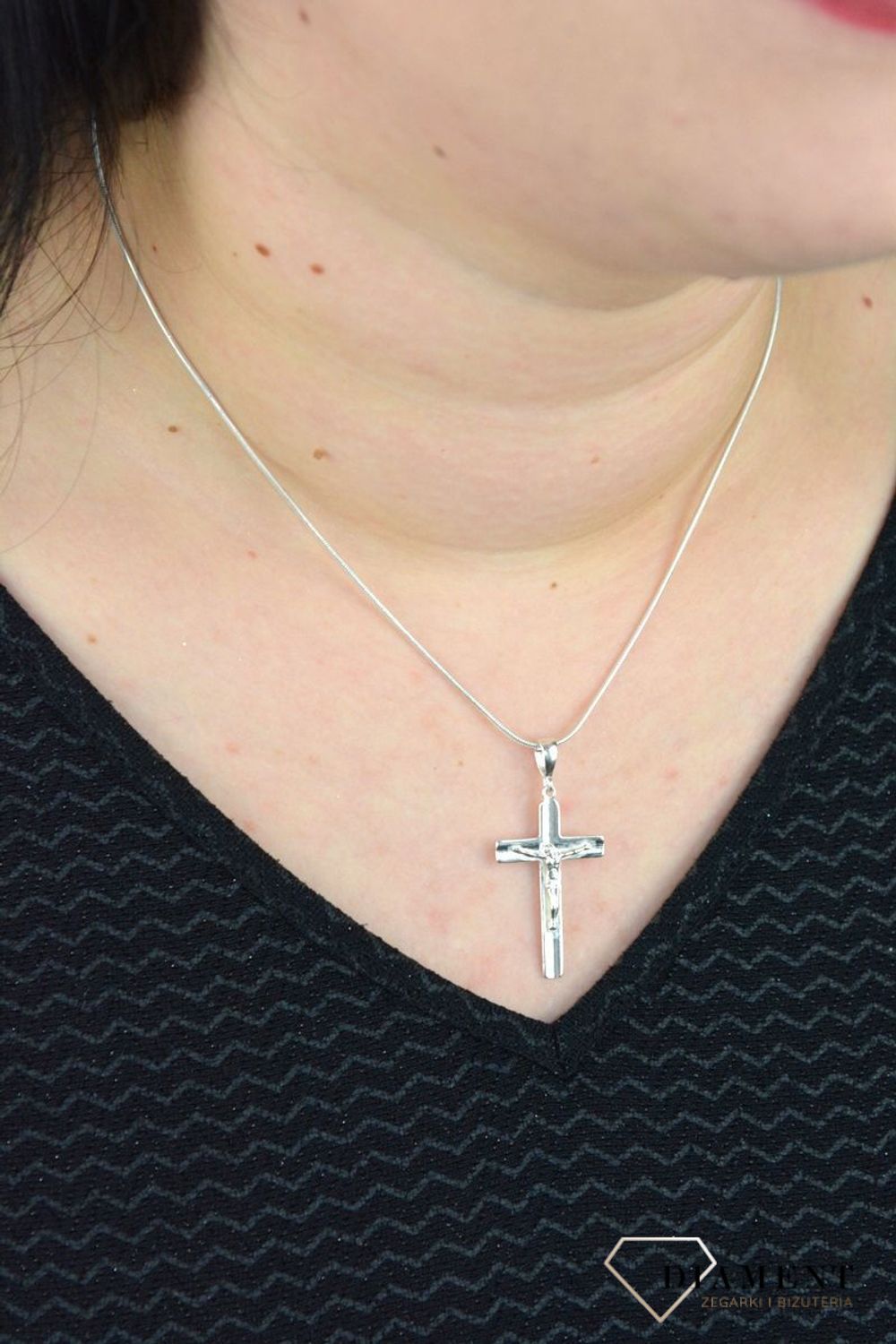 Srebrna zawieszka 925 krzyżyk z Jezusem DIA-ZAW-4619-925.jpg