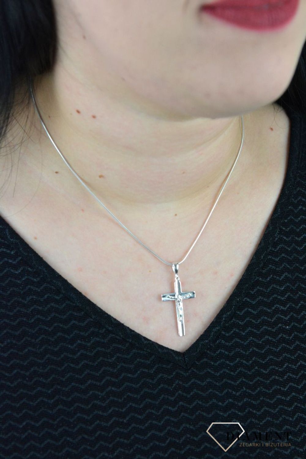 Srebrna zawieszka 925 krzyżyk z Jezusem DIA-ZAW-4619-925.jpg