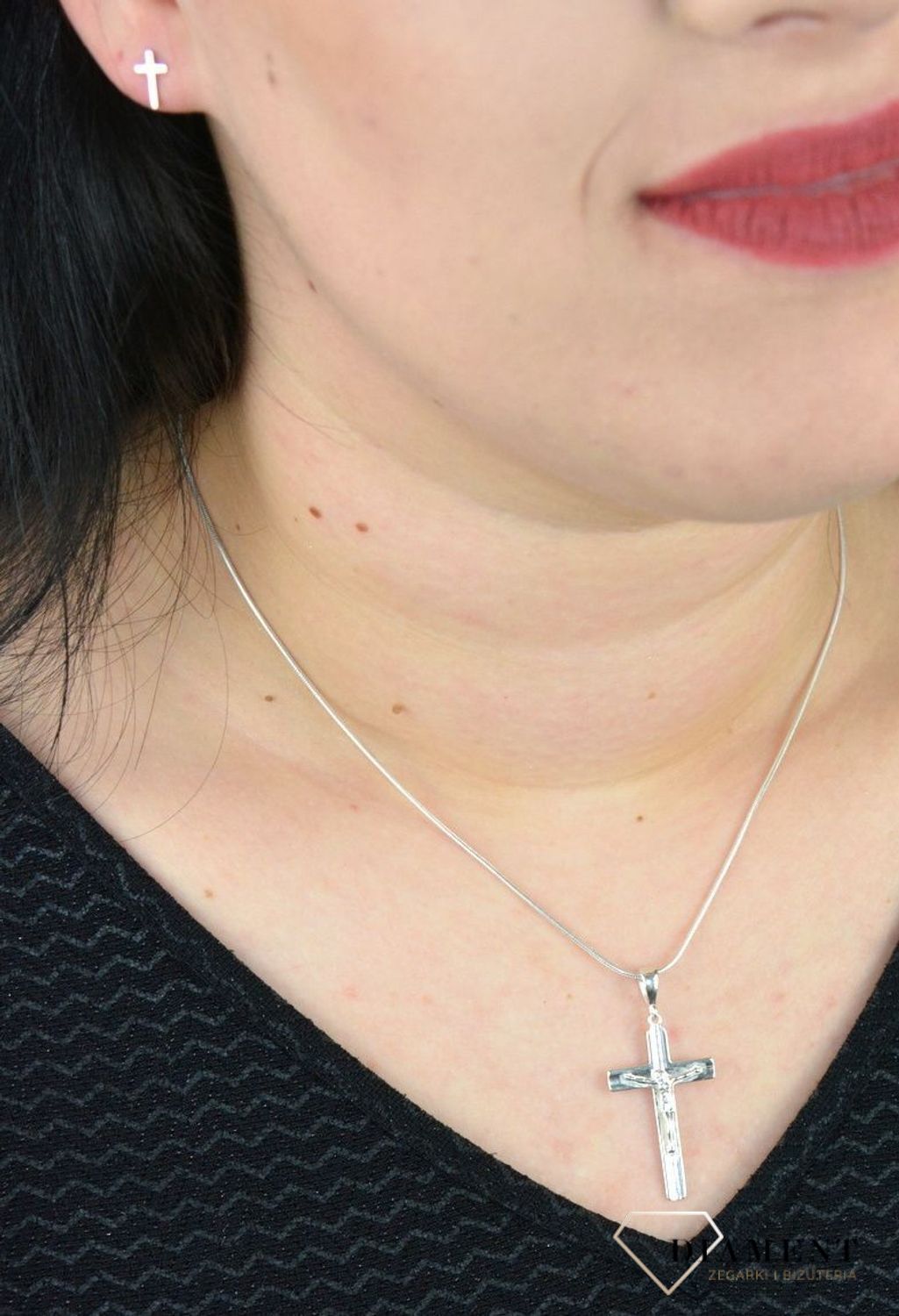 Srebrna zawieszka 925 krzyżyk z Jezusem DIA-ZAW-4619-925.jpg