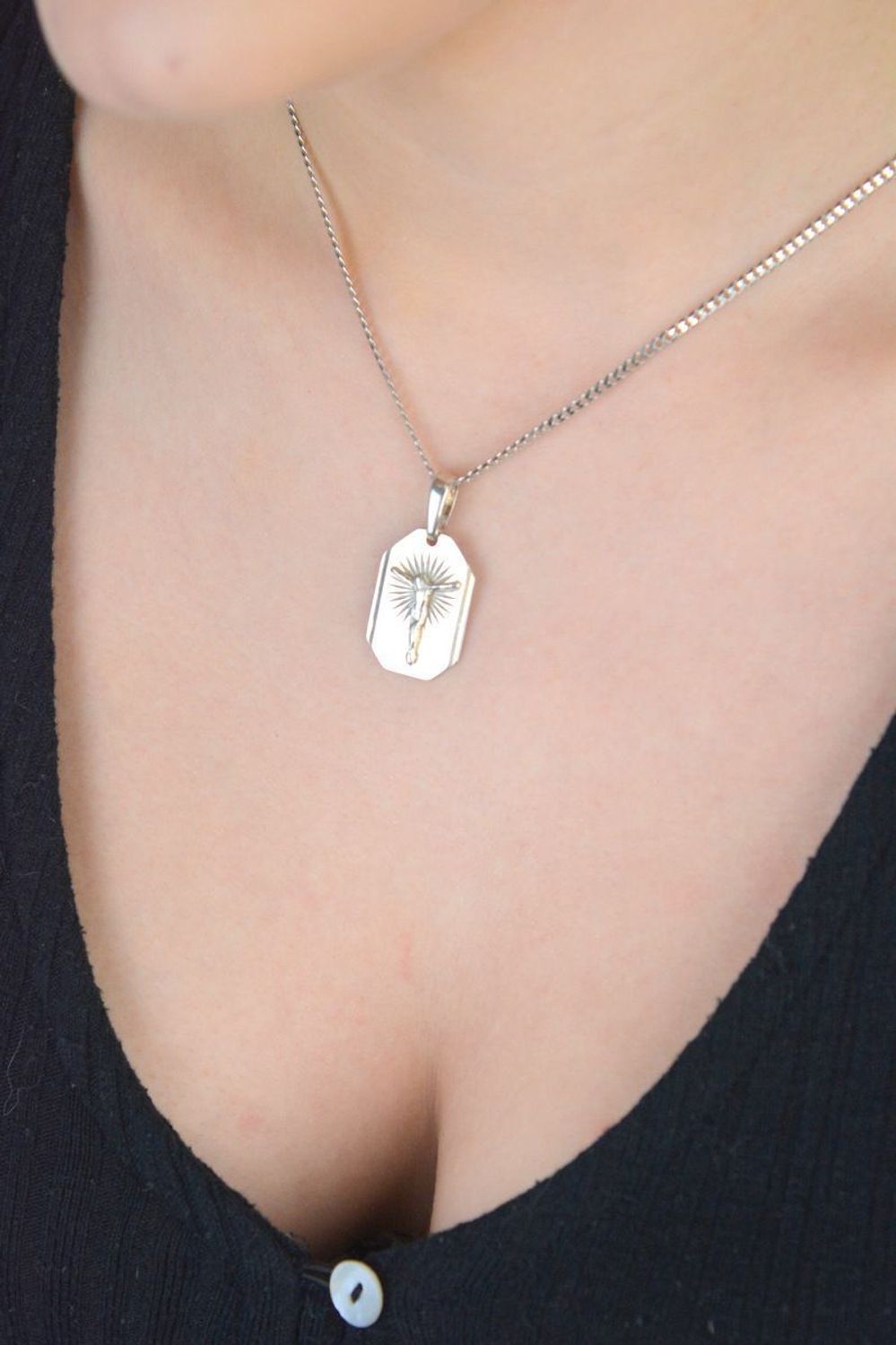 Srebrny medalik z wizerunkiem Jezusa DIA-ZAW-4624-925 – Srebro 925, 3,2 cm  3,70 g.jpg