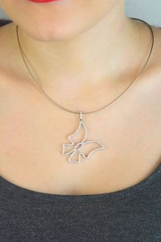 Duża zawieszka damska srebrna Ag 925 w kształcie motyla, zdobiona cyrkoniami. Wymiary 5 x 3,5 cm, waga 6,10 g. Idealna do naszyjników i eleganckich stylizacji (1).JPG