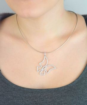 Duża zawieszka damska srebrna Ag 925 w kształcie motyla, zdobiona cyrkoniami. Wymiary 5 x 3,5 cm, waga 6,10 g. Idealna do naszyjników i eleganckich stylizacji (3).JPG