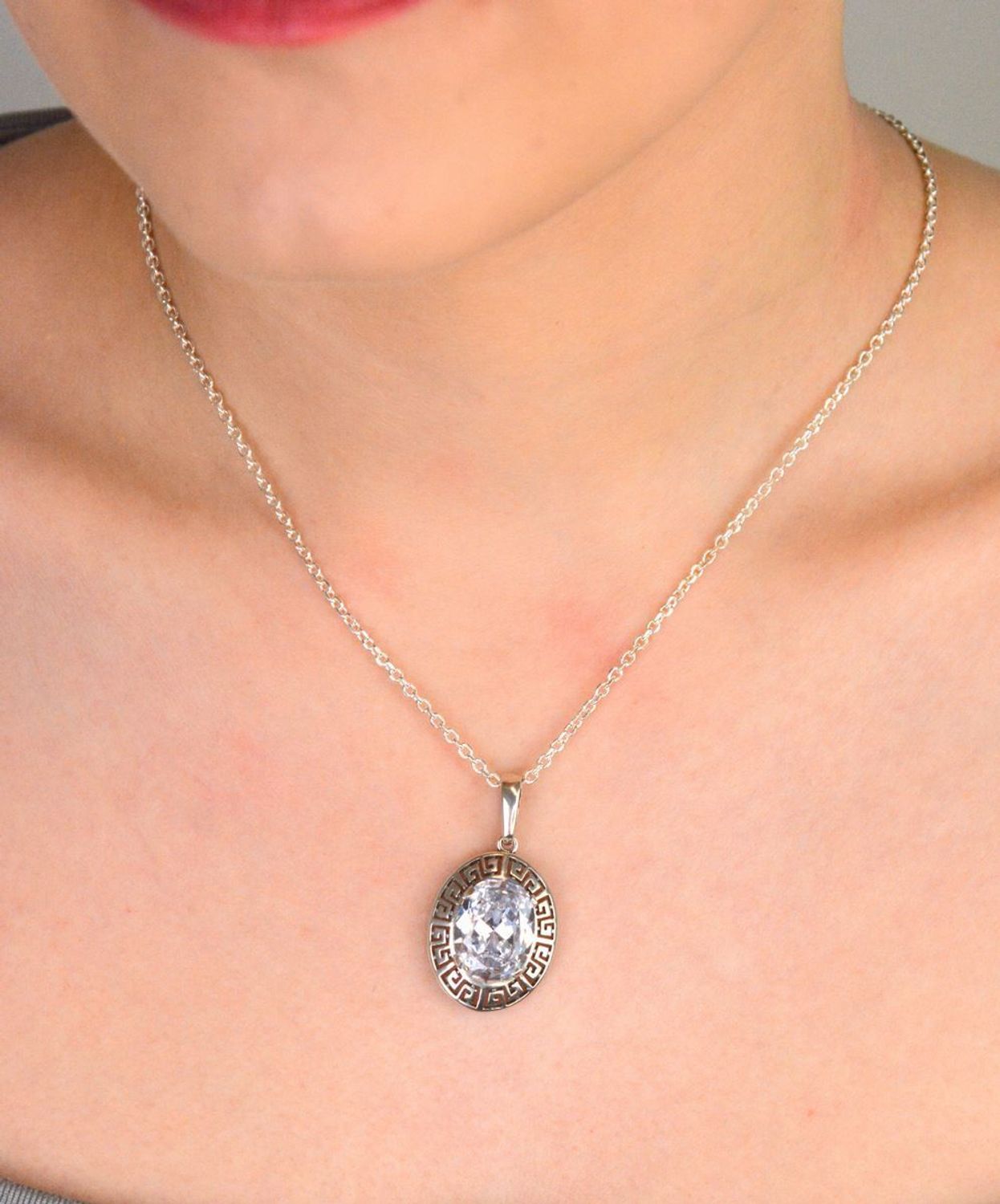 Zawieszka srebrna próba 925, owalna cyrkonią z drogą grecka DIA-ZAW-4657-925 Piękna zawieszka wykonana z wysokiej jakości srebra próby 925, ozdobiona dużą, owalną cyrkonią 1.jpg