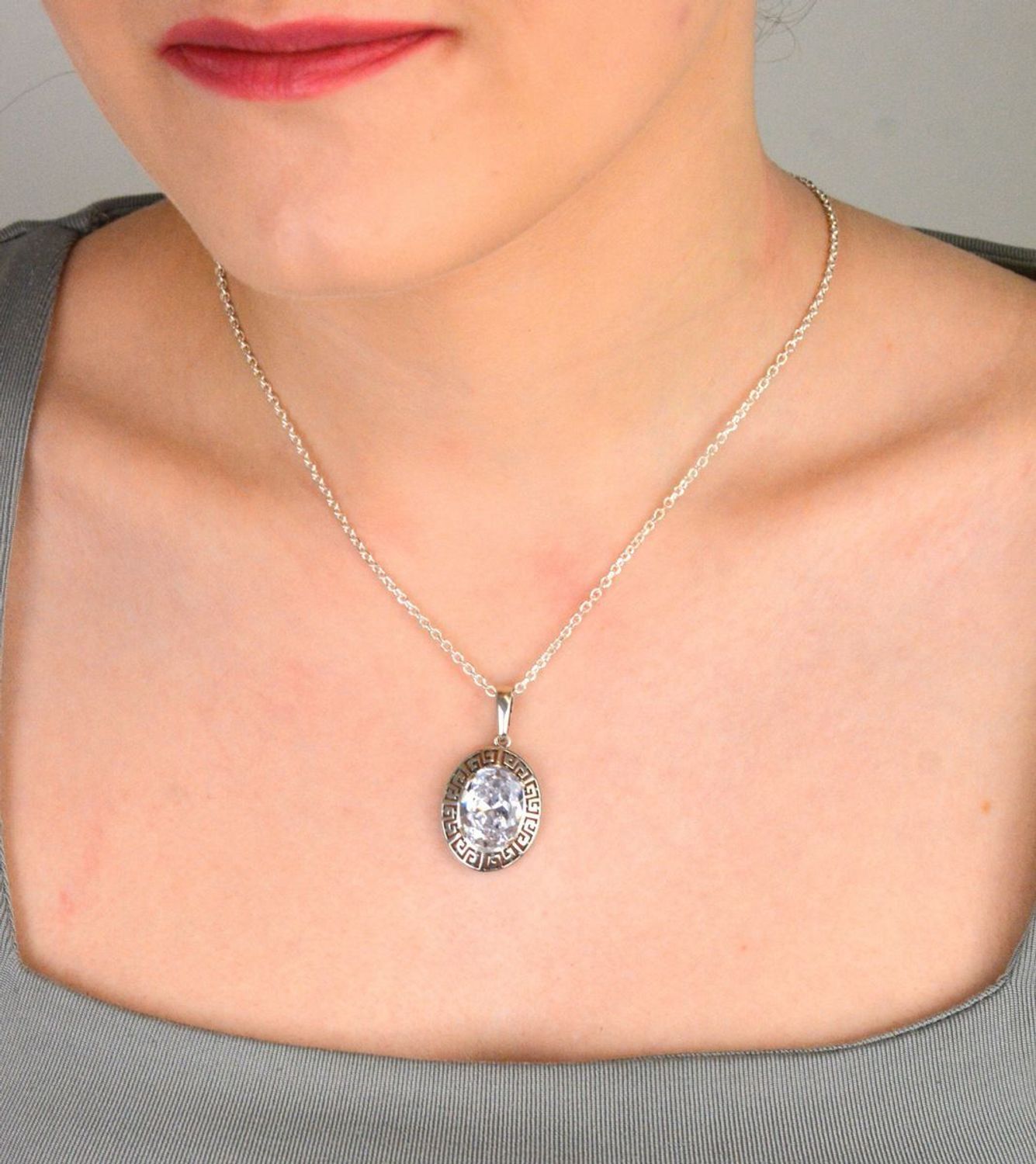 Zawieszka srebrna próba 925, owalna cyrkonią z drogą grecka DIA-ZAW-4657-925 Piękna zawieszka wykonana z wysokiej jakości srebra próby 925, ozdobiona dużą, owalną cyrkonią 1.jpg