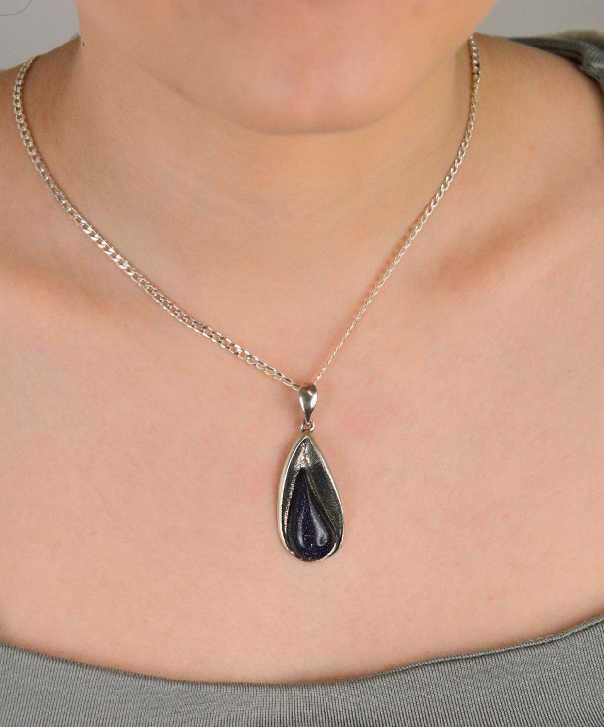 Zawieszka damska srebrna próba 925, owalna noc kairu DIA-ZAW-4660-925 Wyjątkowa zawieszka srebrna w owalnym kształcie, z wzorem inspirowanym Nocą Kairu.jpg