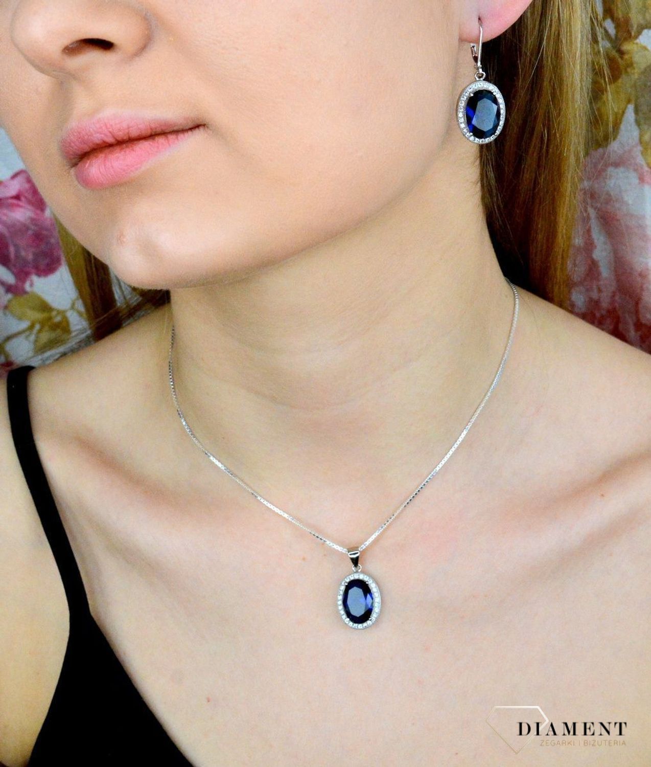 Zawieszka damska  Granatowa Markiza  DIA-ZAW-4664-925 Srebrne kolczyki zapinane na ponadczasowe zapięcie angielskie, zostały wykonane z najwyższej jakości srebra próby 925. Idealny pomysł na prezent..jpg