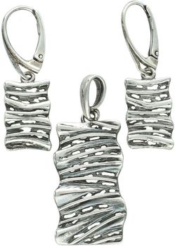 Elegancka srebrna zawieszka oksydowana DIA-ZAW-4667-925 w kształcie prostokąta. Srebro próby 925, klasyczny design, doskonała do kompletu z kolczykami i bransoletką. Idealny wybór dla kobiet 2.jpg