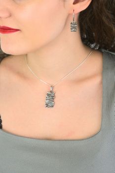 srebrna zawieszka oksydowana prostokąt 925 DIA-ZAW-4667-925 (4).jpg