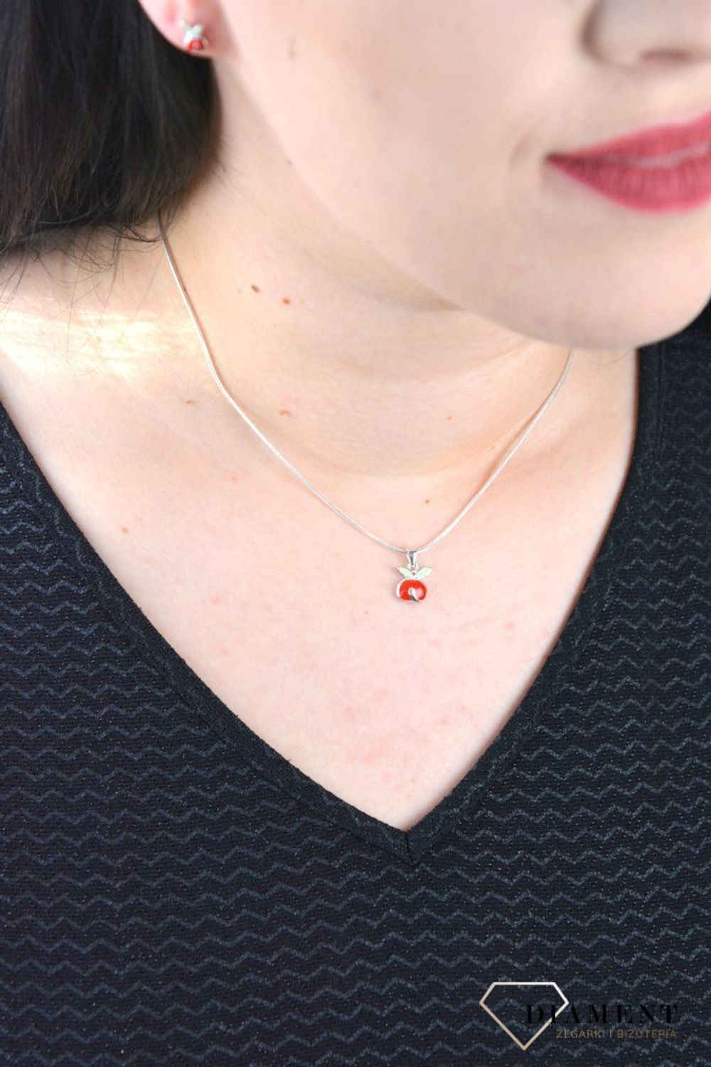 Srebrna zawieszka dla dziecka czerwone jabłuszko DIA-ZAW-4672-925.jpg